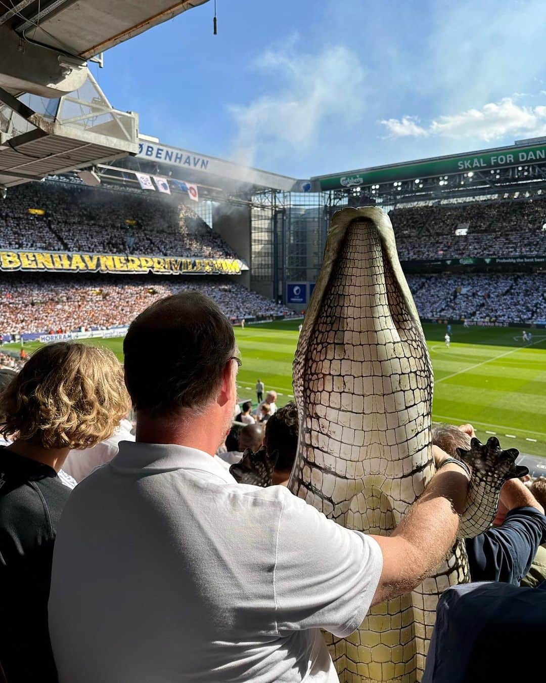 リリー・コリンズさんのインスタグラム写真 - (リリー・コリンズInstagram)「Cheering on our home team F.C. København!…」6月5日 6時07分 - lilyjcollins