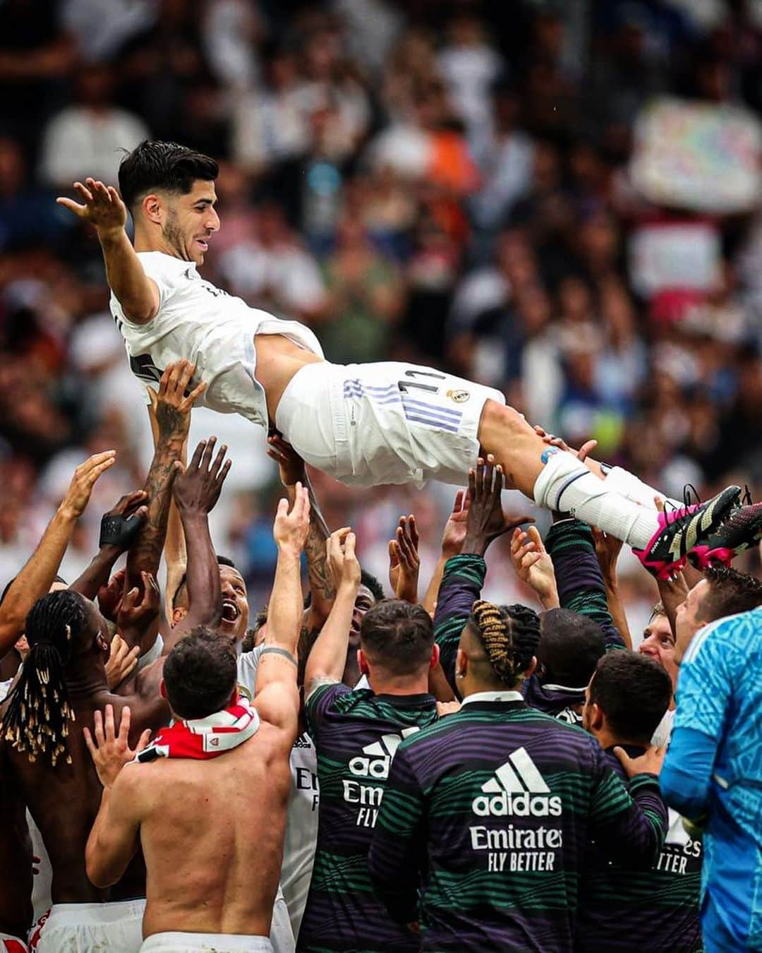 マルコ・アセンシオさんのインスタグラム写真 - (マルコ・アセンシオInstagram)「Gracias equipo, gracias Santiago Bernabéu, gracias @realmadrid. 🤍」6月5日 6時12分 - marcoasensio10