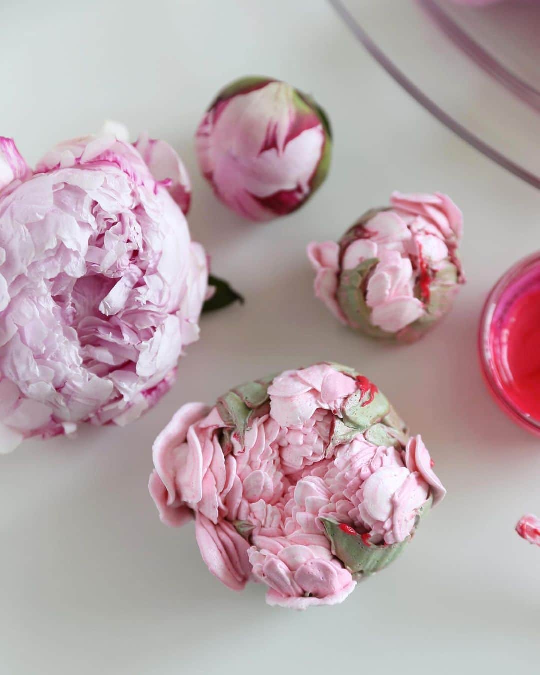 청담 수케이크 (atelier soo)のインスタグラム：「ㅡ Piping peony  Italian meringue buttercream  #flowercake #cake #peony #partycake」