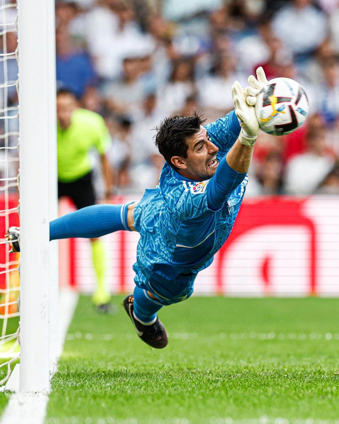 ティボ・クルトゥワさんのインスタグラム写真 - (ティボ・クルトゥワInstagram)「Cerramos la temporada en un día muy especial para algunos compañeros. Gracias madridistas siempre por vuestro cariño, nos vemos pronto! #HalaMadrid 🤍」6月5日 6時21分 - thibautcourtois