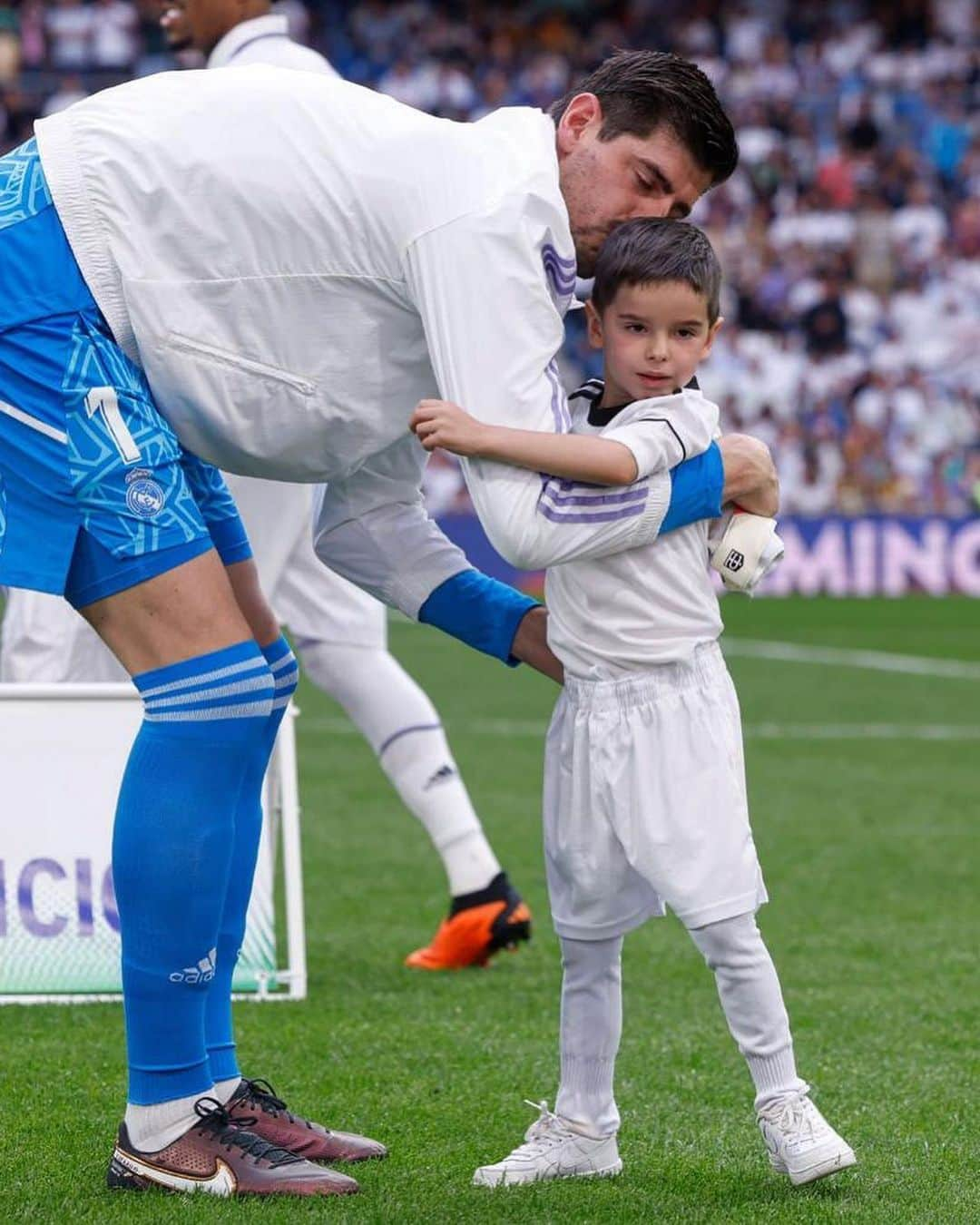 ティボ・クルトゥワさんのインスタグラム写真 - (ティボ・クルトゥワInstagram)「Cerramos la temporada en un día muy especial para algunos compañeros. Gracias madridistas siempre por vuestro cariño, nos vemos pronto! #HalaMadrid 🤍」6月5日 6時21分 - thibautcourtois