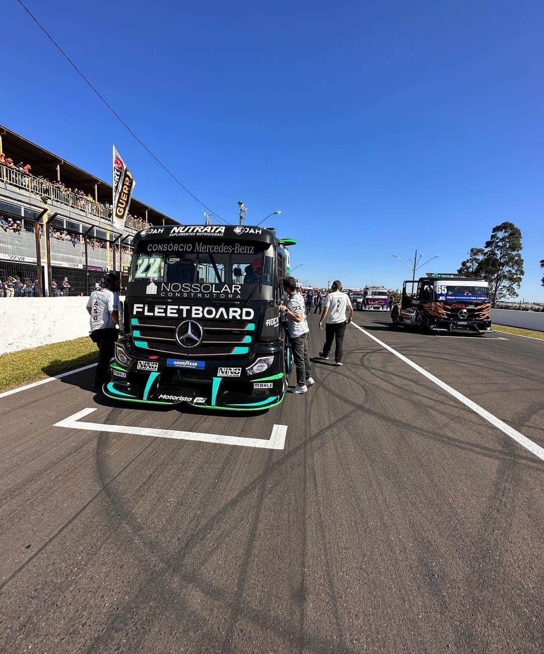 カイオ・カストロさんのインスタグラム写真 - (カイオ・カストロInstagram)「Trazendo o primeiro caneco da @copatruck casa !  Belo trabalho equipe @asgmotorsportbr  Lucao, obrigado pelo acerto, eu sabia que era uma decisão delicada e uma responsa grande, a aposta era alta, mas valeu a pena ⚡️🫵🏽 Tiagão, monstro !  Túlio, boas palavras mas horas certas  Camilinho…. Hahaha monstro ⚡️🫵🏽😅 @sandroc3 Obrigado por acreditar e fazer a opção certa E sem palavras por cada um que foi assistir a corrida em londrina ♥️♥️♥️ E nada disso seria possível, se Deus não guiasse minhas mãos e meus pés 🙏♥️ Em nome de Jesus, amém」6月5日 6時52分 - caiocastro