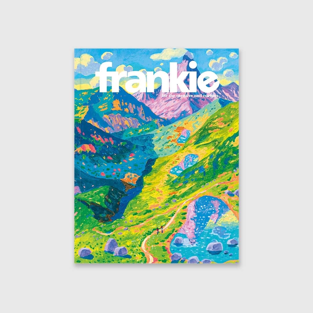 frankie magazineのインスタグラム：「look this way, folks! frankie 114 is here, and it’s brimming with curious stories from across australia and the globe. there’s a chat with the creator of the iconic women’s weekly birthday cake book, hilarious tales about siblings, and dazzling glass art. it’s also got bright raincoats for drizzly days, creative hot water bottle covers, and swish butter dishes. plus, some very pretty note paper. you'll find your copy at supermarkets and newsagents across the country from today (new zealand: we'll be arriving at stockists on june 26th). ⁠ ⁠ beautiful cover art by @dtm319」