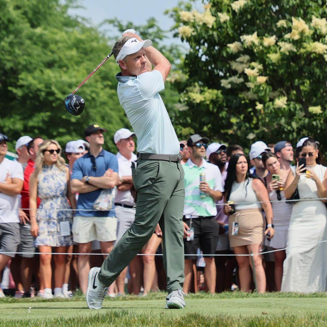 ルーク・ドナルドのインスタグラム：「It was a pleasure to play at Jack’s place, thank you so much to everyone @memorialgolf for having me be a part of this amazing tournament - Muirfield Village is such a challenge. It tempts you with plenty of chances but there are double bogey’s lurking on nearly every shot. My game was good in spurts but I simply didn’t hit it well enough on the weekend. Lots of positives however….  On another note, I’ve decide to WD from tomorrows US Open Qualifier. 5 straight weeks on the road has taken its toll on my body - my next event will be in Munich at the BMW International Open in 2 weeks time.」