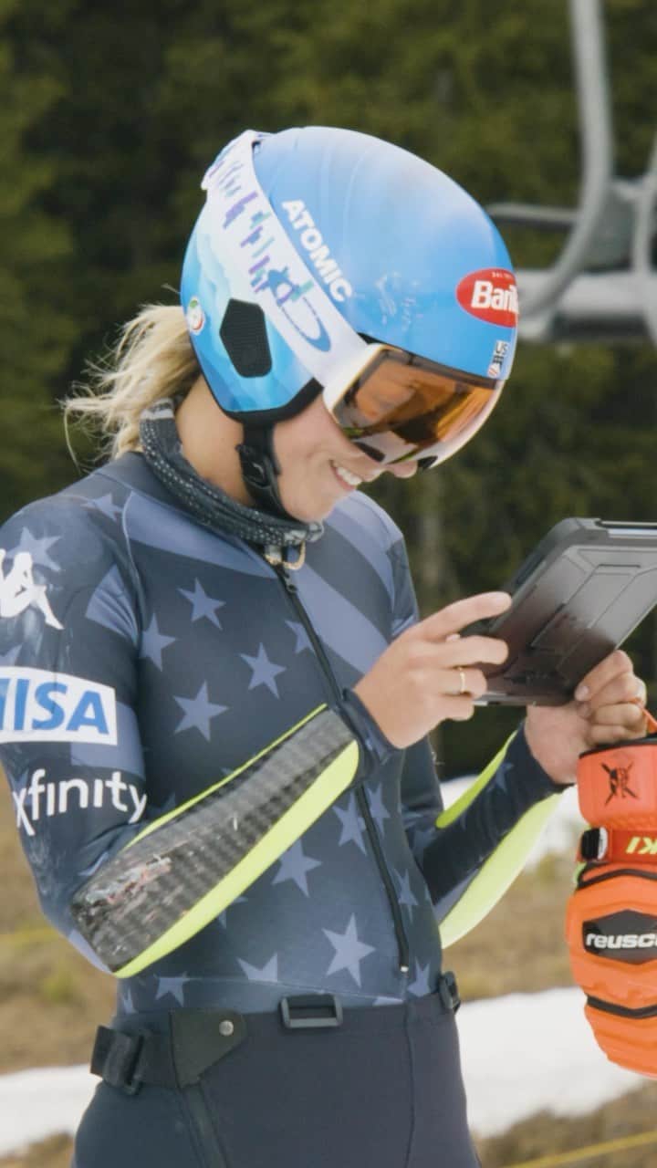 ミカエラ・シフリンのインスタグラム：「After celebrating an iconic season with a warm vacation away, its exciting to see #IkonPass ambassador @mikaelashiffrin back on snow again at spring training this past week and already preparing for winter 23/24.  Go behind the scenes of a day in the life of the world’s most winningest alpine skier as she skis into June.  🏔️: @coppermtn 🎥: @dannyminard & @curtisdevore」