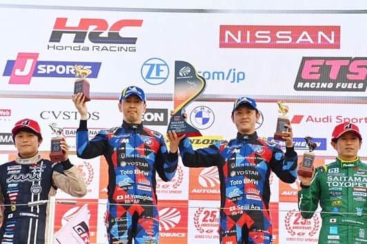 柳田真孝のインスタグラム：「SUPER GT Rd.3 鈴鹿  同年代の2人、松浦、松田の両選手が含まれる大きなクラッシュにより赤旗、レース終了になり、素直に喜べませんが、  優勝しました！！  BMW Team Studie、 ミシュランタイヤ、 チームメイトの荒さん、 応援してくださるスポンサーの皆様、ファンの皆様、ありがとうございました！  しかも、昨日は自分の44歳の誕生日。 長いレース人生の中で誕生日のレースも初めてでしたし、そこでの優勝なんて本当に幸せ者です。  現地で沢山のGift を頂いたり、SNS等でのメッセージ、本当にありがとうございました。  📸Wataru Tamura  #supergt  #bmwteamstudie」