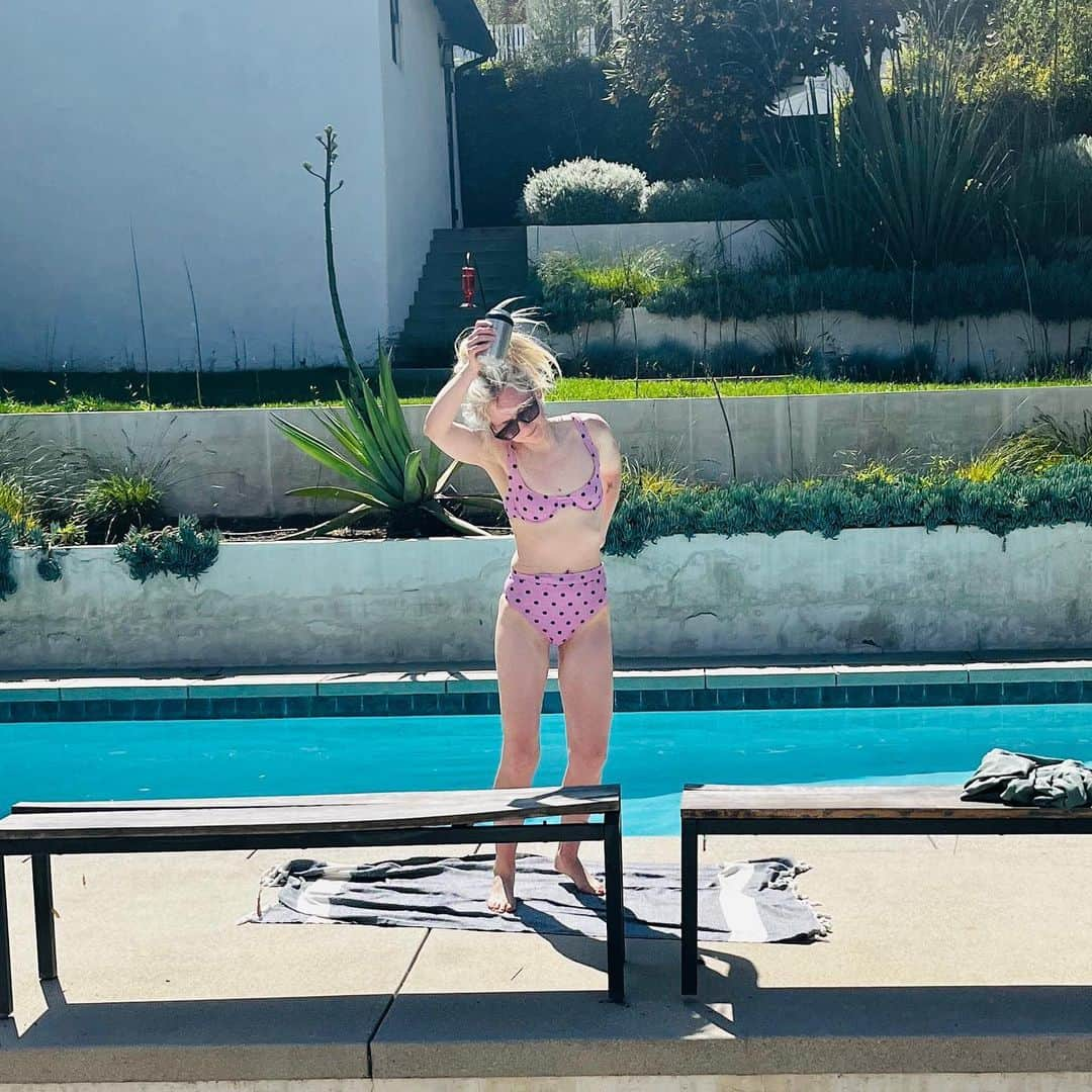 エミリー・キニーさんのインスタグラム写真 - (エミリー・キニーInstagram)「perfectly caffeinated ☀️🕶️」6月5日 7時39分 - emmykinney