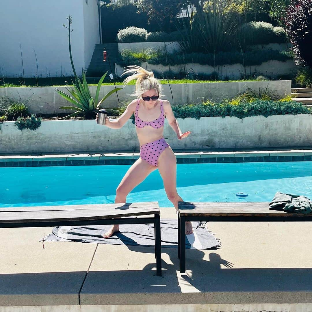 エミリー・キニーさんのインスタグラム写真 - (エミリー・キニーInstagram)「perfectly caffeinated ☀️🕶️」6月5日 7時39分 - emmykinney