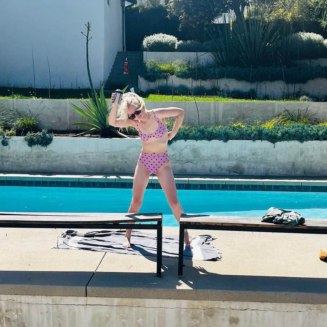 エミリー・キニーさんのインスタグラム写真 - (エミリー・キニーInstagram)「perfectly caffeinated ☀️🕶️」6月5日 7時39分 - emmykinney