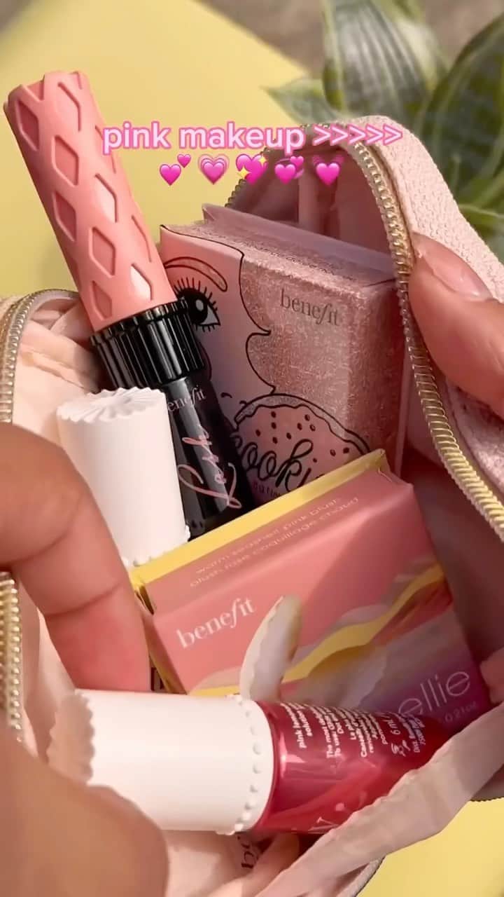 Benefit Cosmeticsのインスタグラム：「You can always catch us pretty in pink 🌷💗🎀💖🩰👛⁠ ⁠ #benefitcosmetics #makeup #beauty #glam #pinkcore」