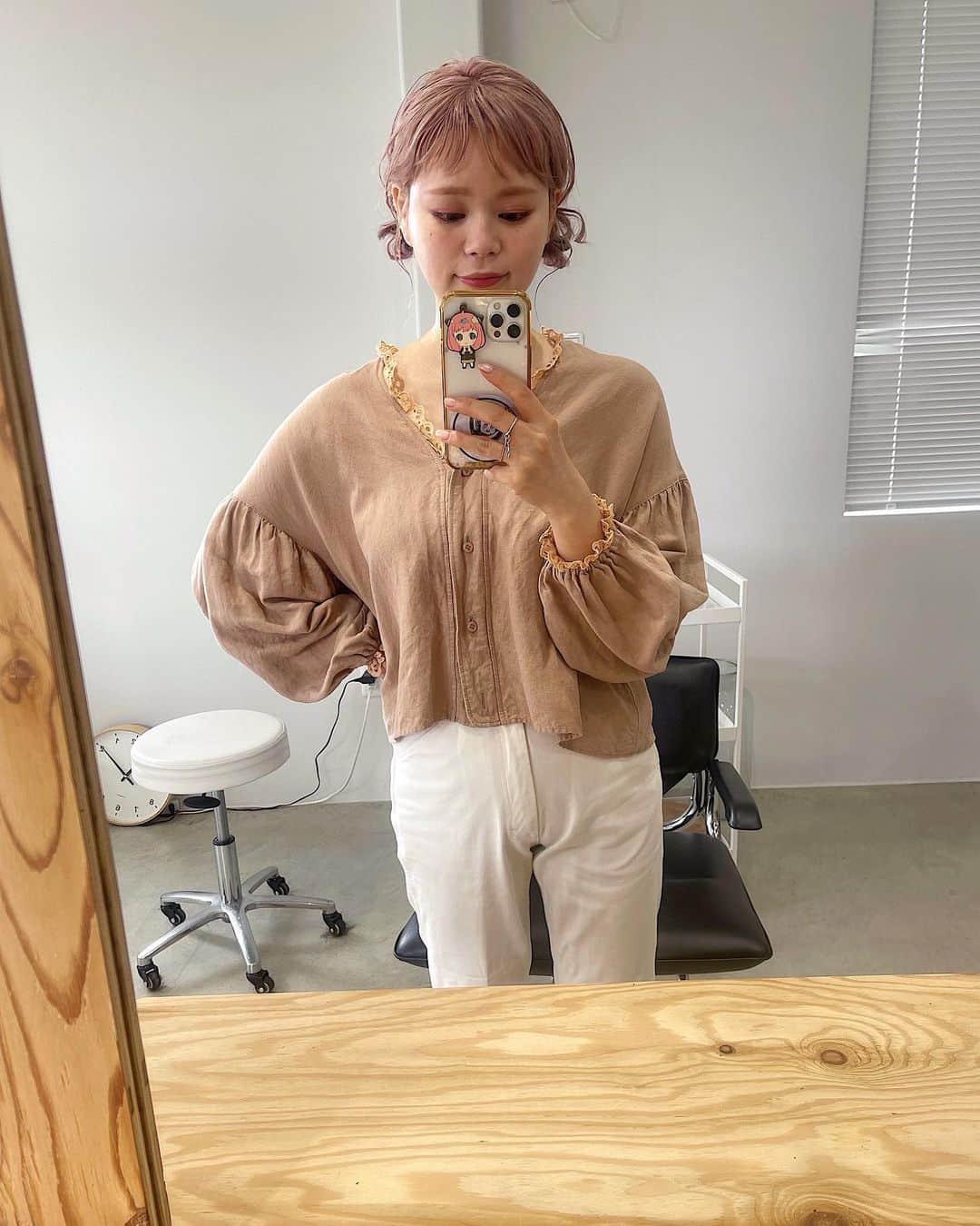 sakincho1028のインスタグラム：「慶舎さまヘア。意外と好評。🦖 スラムダンクとキングダムの話にとても食い付きます。 5歳のマブダチが水のりで貼ってくれた、あーにゃもお気に入り。  #セルフアレンジ」