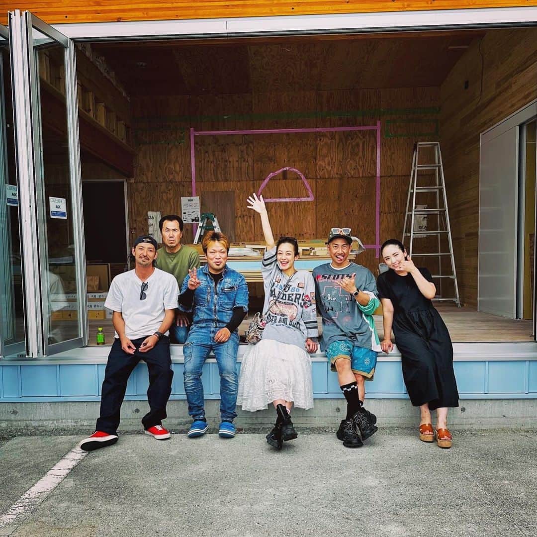 西山茉希さんのインスタグラム写真 - (西山茉希Instagram)「次のキャンパス。 次のチーム。  ご挨拶と下見へ。 @onoderashika   #兵庫県 #加西市 #歯科 #リニューアルクリニック  ワクワクをカタチに🌈🎨🌈  6月を終える頃、 同じ場所で違う景色を。  また新しいスタートラインに立てました🏁✨ 結ばれたご縁に感謝です🍀」6月5日 8時34分 - maki.nshiyama50