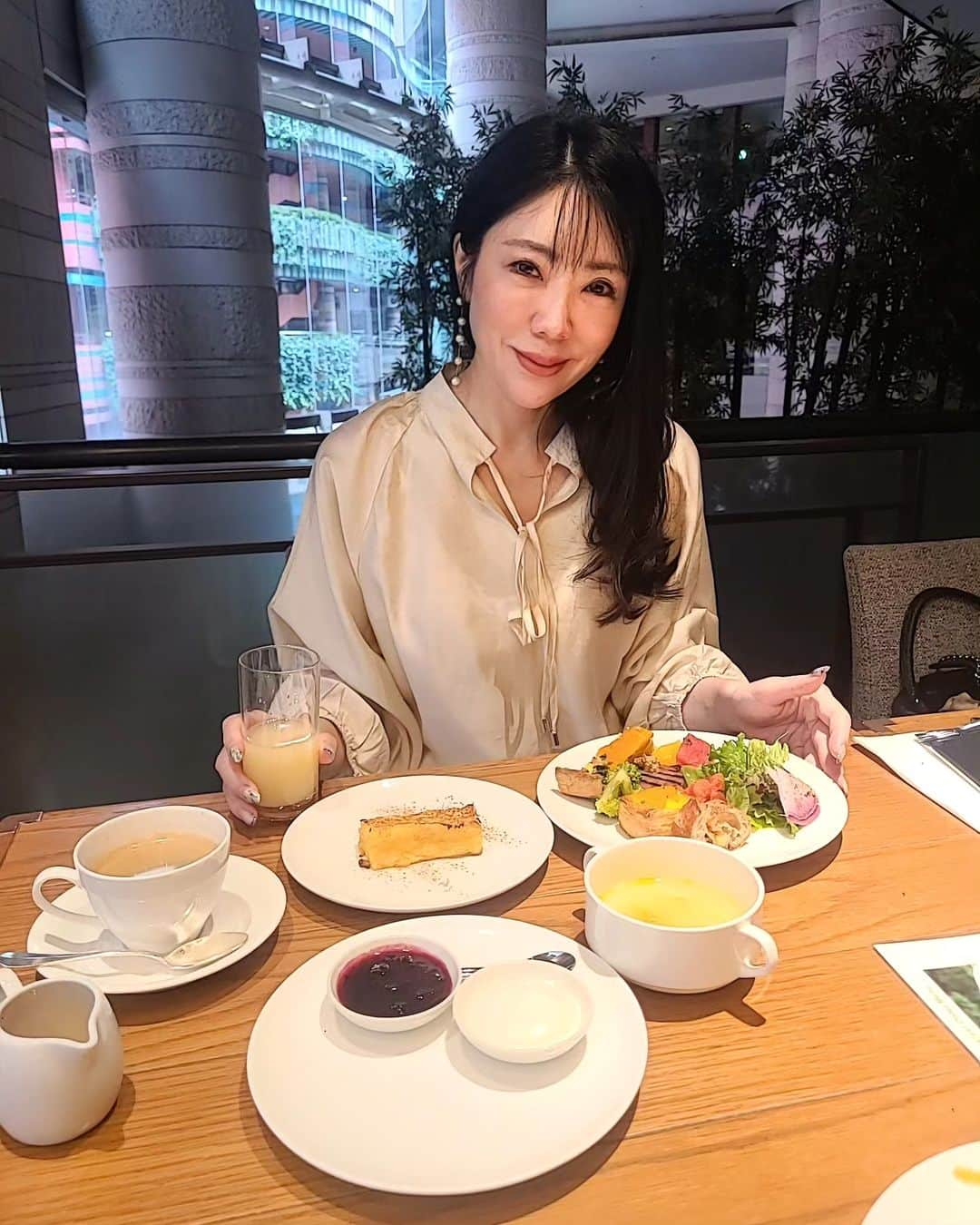 今堀恵理さんのインスタグラム写真 - (今堀恵理Instagram)「グランドハイアット福岡に @grandhyattfukuoka  今朝まで宿泊してました。 今から釜山に向かいます😄  ホテルでの私のコーデは 💗@instyle365 さんのセットアップと水着です！  🔍商品番号： 水着 camzl1888pkm セットアップ SUIHX2595BKM  🌟goinluckクーポンコード（20% off）：eriima (７月１日まで有効 🌟instyle365のクーポンコード（20% off）： insale (６月６日まで有効)  🔗もっと可愛いアイテムはこちらへ↓ 　　www.goinluck.com 　　www.instyle365.com  🚚発送・返品・交換は全部無料！  👗コーデ迷子さんはぜひ！→　@goinluck.jp  #福岡旅行 #グランドハイアット福岡 #goinluck #Spring #ootd #fashion #style #カジュアルコーデ #トレンド」6月5日 8時54分 - eriimahori