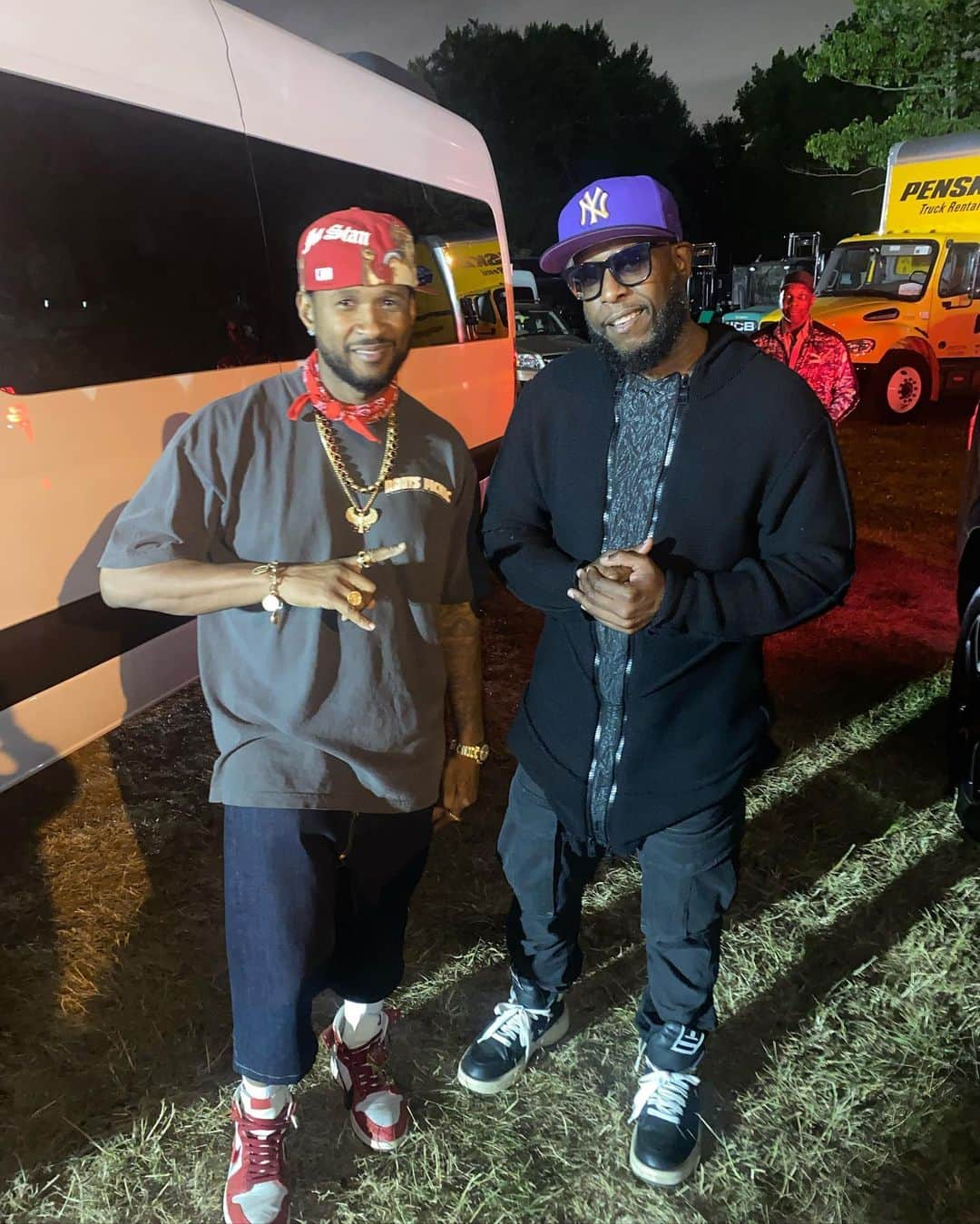 タリブ・クウェリさんのインスタグラム写真 - (タリブ・クウェリInstagram)「Usher Raymond IV about to take stage at @rootspicnic ✊🏾🙏🏾 @usher」6月5日 9時19分 - talibkweli