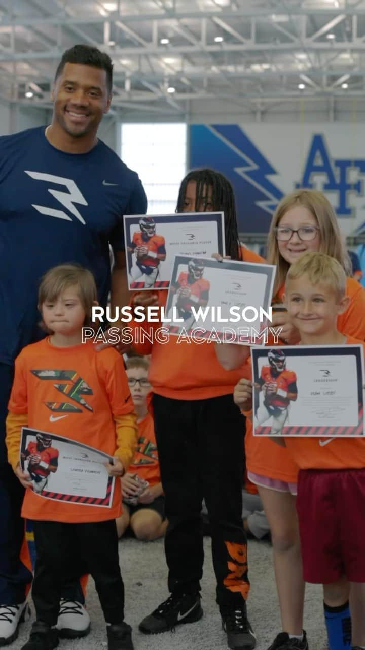 ラッセル・ウィルソンのインスタグラム：「Year 12! 🙏🏾 So grateful to my @Broncos Teammates for helping out the kids! The best! Also forever grateful to all the coaches, staff, volunteers, and all of Air Force for helping make @RWPassAcademy 2023 successful!」