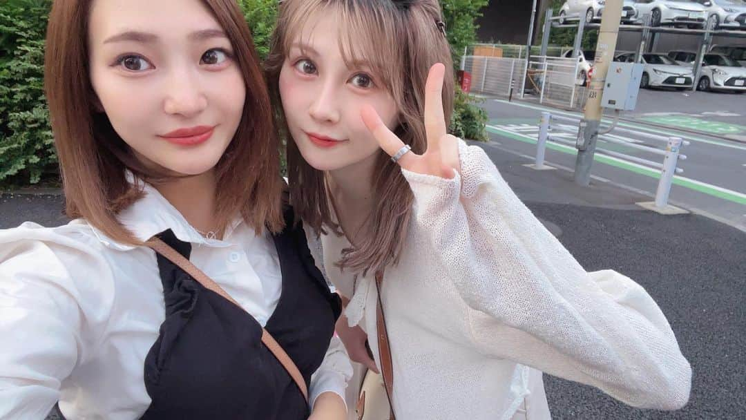 黒咲ななのインスタグラム：「. . 最近お出かけもしないし 人ともあんまり会わないから 写真撮ることなんて ほぼ無くて載せるものがない😢泣 . . この前久々にラヴィエ会🩵 . 話なんて幾らでもできるし 尽きない~🤔笑 .」