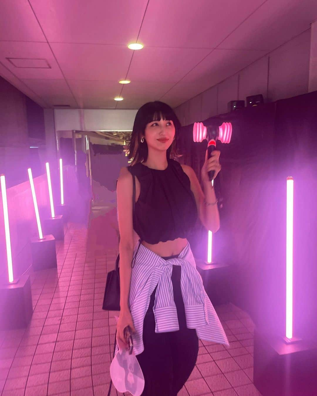 Lisaさんのインスタグラム写真 - (LisaInstagram)「.  #bornpinkworldtour   ブルピン京セラ行ってきました🖤🩷 もう最高すぎた🥲 2ne1オタクだったので普通にブルピン好きだったけどハマりすぎるので今まで抑えてたけどライブ行ってもう爆発💥笑 完全BLINKになりました🥲🥲笑  神席すぎて、最初に目の前に3人が来た時美しすぎてまぶしすぎて涙出た🥲🩷  スタイルも顔も完璧すぎて同じ人間として悲しくなり人間辞めたくなったけど、美意識高まりました🥹🥹🙏🏻笑  連れてきてくれたのぞみほんとに ありがとう😭🙏🏻🙏🏻🖤🖤 次はjisooちゃんも🥹🫶🏻🖤🖤🩷🩷🩷   #blackpink  #bornpink  #blink」6月5日 10時04分 - lisarobintweety