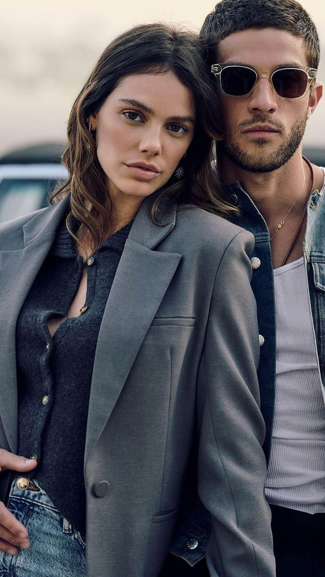 Chay Suedeのインスタグラム：「Meu amor e eu pra @louiesaopaulo   ❤️🔥 @neivalaura   #togetherness #diadosnamorados   filme: @guilhermeerrocha  fotos: @hickduarte  estilo: @thiagobiagi  beleza: @herodrigues」