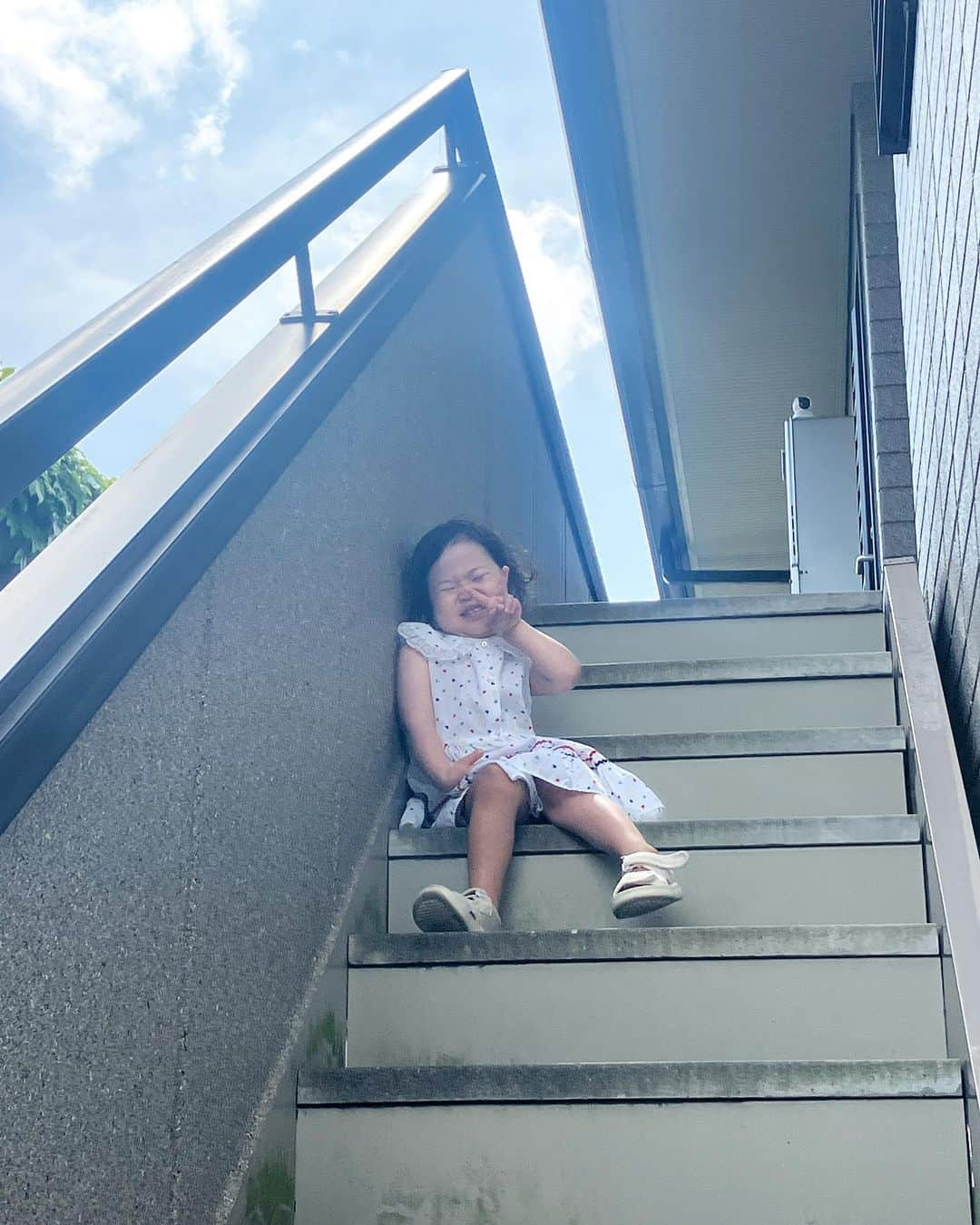 川面千晶のインスタグラム：「もうすぐ3歳なんて、信じられない🥺 ・ コロナでずっとなかった夏祭り、やっと体験できました🎐🍧 ・ 「ままきらい」「ぱぱきらい」とかも言っちゃうようになってきたんですが、成長の証🌱 ・ （いや、まじでイラっとするときも、ある😂） ・ でもとにかくとんでもなく可愛い生き物を産んだのだなぁ ・ #2歳9ヶ月」