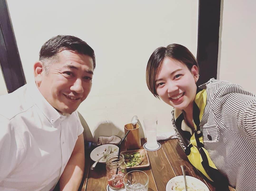 橘幸のインスタグラム：「【再会】  18年ぶりに  中1の担任だった  高木永悟先生とお会いしました♡  当時のあんな話やこんな話…笑  今のわたしなら、  先生の言葉の"意図"が理解出来ることも、  「先生〜それは13歳のわたしには分かんないよ〜」  と笑って話せたことに感謝です♡  まだまだ話し足りないので、  また飲みに行きましょう♪  そして、同窓会も。  おっっきいのやりましょ〜！！  先生ありがとうございました♡♡♡  ＊＊＊＊＊＊＊＊＊＊＊ 【メンタルコーチング・体験セッション募集中】  自分の"捉え方"が変われば、  見え方が変わる。  感情が変わる。  ご興味がある方は  DM/メールからお問合せください♪」