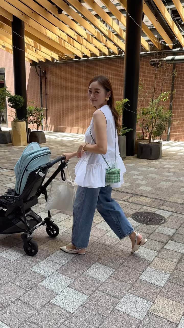 Keikooooooのインスタグラム：「6/3日までに、LIten summer collectionに沢山のオーダーを頂き、本当に有難うございました。 お届けまでお日にちを頂きますが、楽しみにお待ち頂けますと幸いです☺️🙏🏻  先日のコーデ♡ ママ友とランチして、その後公園で一日中遊びました。 コーデは、 @liten.official のブラウスにデニムコーデ🤍 ブラウス、2色にしようと思ってたけど、whiteも買う🤣🤍🩵🖤 デニム合わせも可愛いんです👖🫶🏻  blouse @liten.official #liten denim @zara #zara shoes @dior #dior bag @saria.select #sariaselect accessory @anche_official #anche   #ママコーデ#カジュアル#カジュアルコーデ#シンプルコーデ #シンプル#大人かわいい #公園コーデ #夏コーデ」