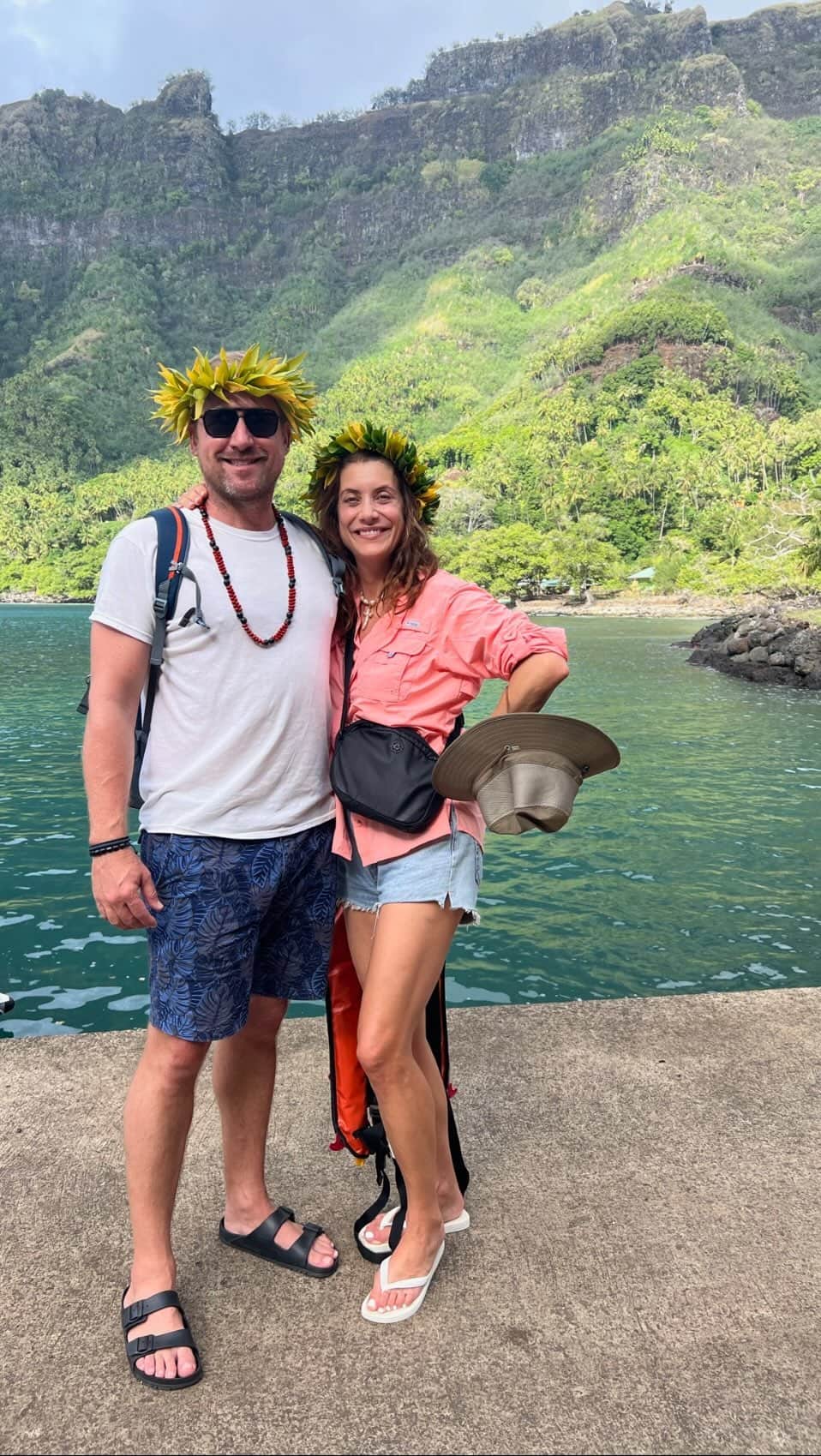 ケイト・ウォルシュのインスタグラム：「On island time with my guy @andynix1 and @lindbladexp featuring the amazing local culture in French Polynesia! 💗 🌴 #whereiexplore」