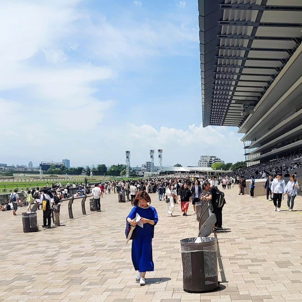 清水まり子さんのインスタグラム写真 - (清水まり子Instagram)「人生お初で馬券を買った🐴🎫安田記念100周年㊗️🏇 地鳴りがして美しい馬も人も集いエネルギッシュな空間だった🎠 #jra #安田記念  #府中競馬場  #ありがとう  #人生お初  #馬券  #wellbeeing  #ソダシ  #ソングライン #ソングラインおめでとう #mariko  #thankyou」6月5日 10時43分 - mariko1205shimizu