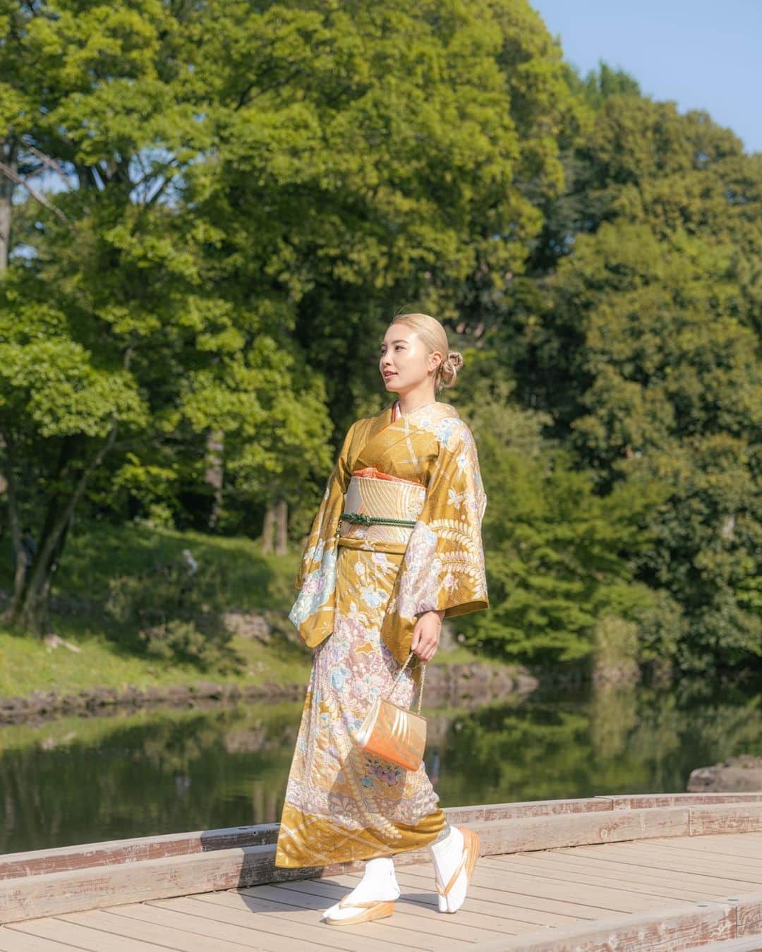 廣瀬なつきさんのインスタグラム写真 - (廣瀬なつきInstagram)「⁡ こんなに歩きづらいのに、昔の人はすごいなぁ、、、 ⁡ 着物を着ると背筋もピンってなりますね！ ⁡ #japan #TOKYO #kimono #着物 #着物ヘア #着物ヘアアレンジ」6月5日 21時38分 - i_am_na2coooo