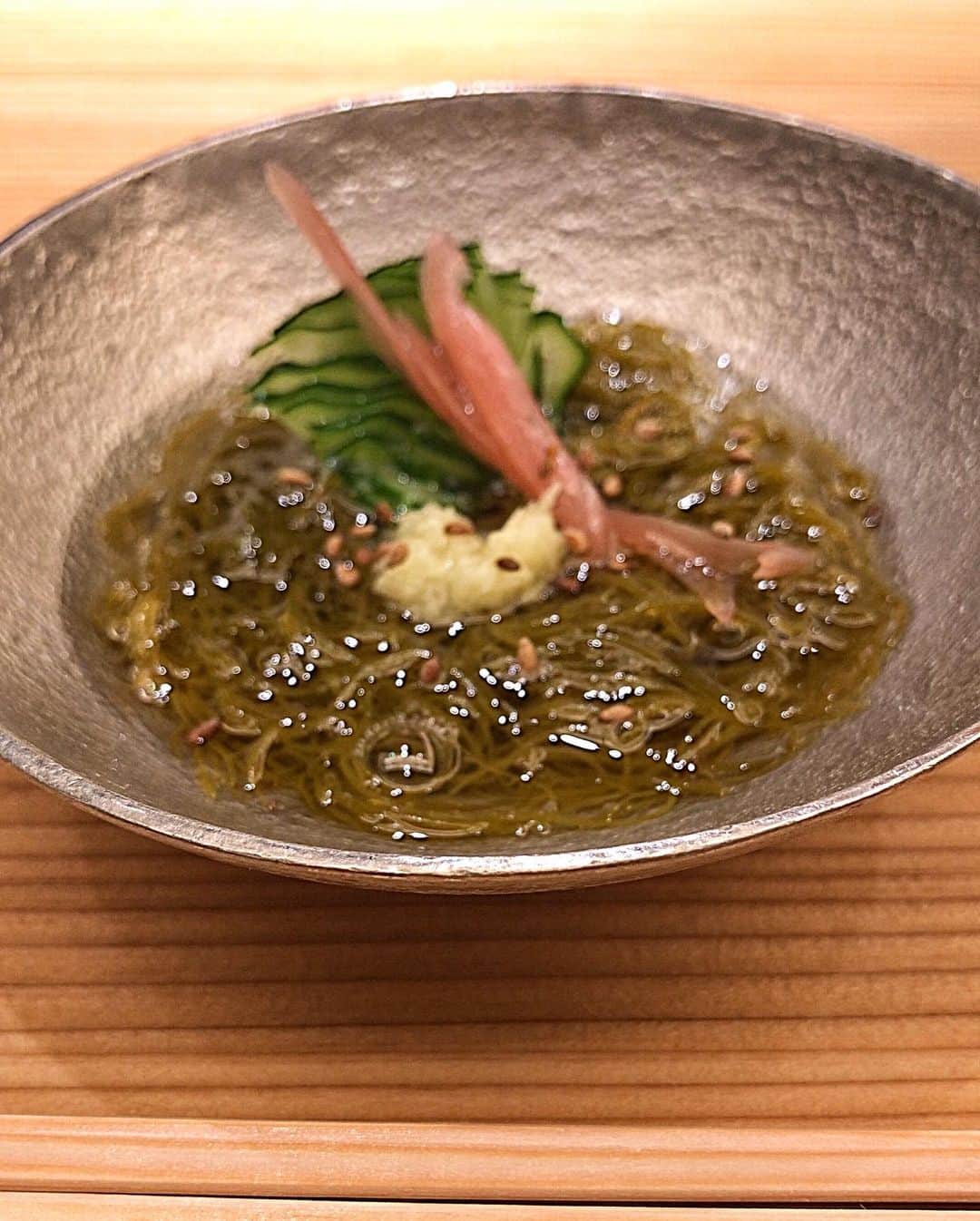 小川知子さんのインスタグラム写真 - (小川知子Instagram)「寿司会食🍣  暑くなってくると酢の物が美味しいですね。  今日は手作りの大きなネックレスをして。  今週も良い日を💕  #寿司会食 #手作りアクセサリー #小川知子」6月5日 20時08分 - tomoko_ogawa_