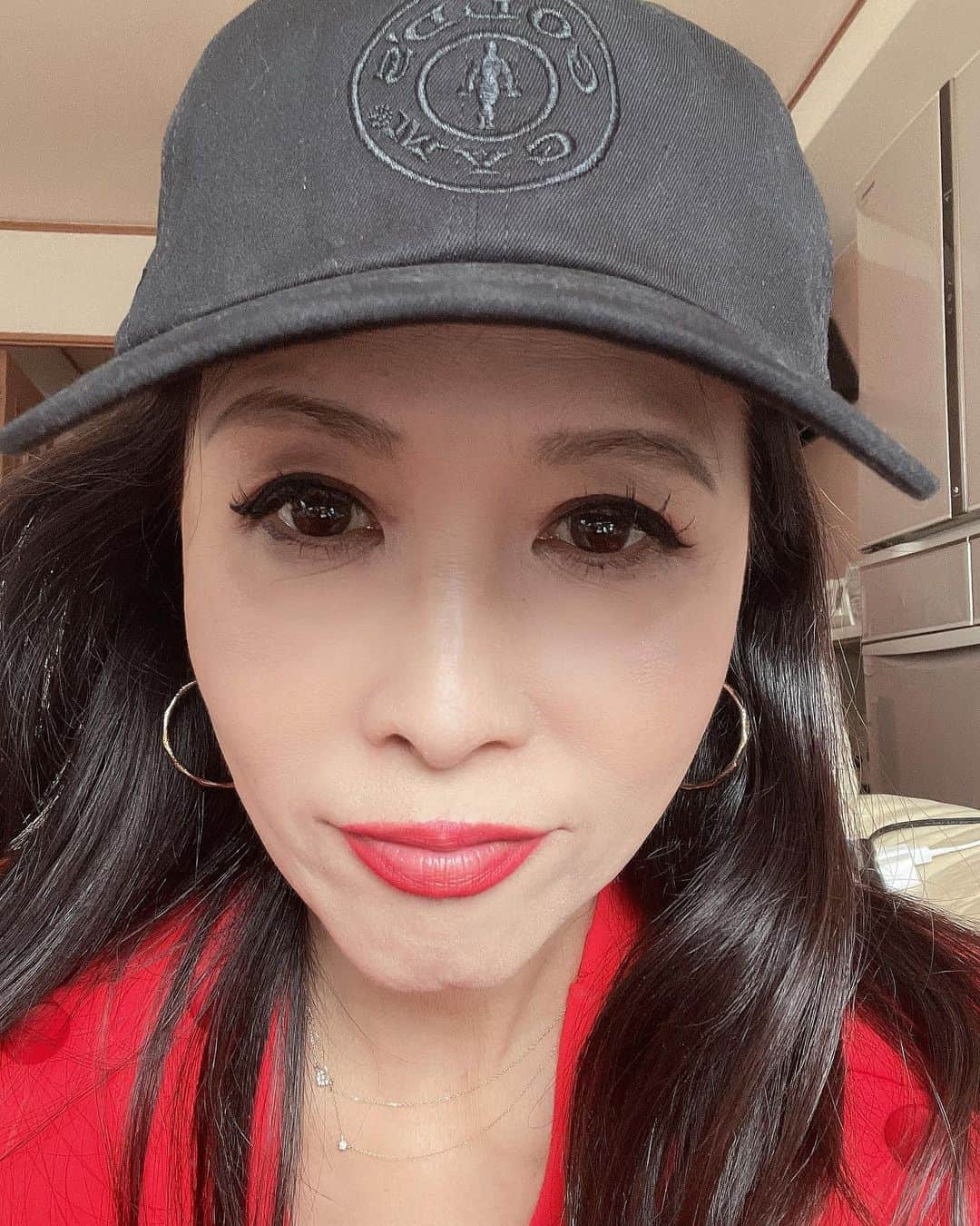 Naoko（なおこ）さんのインスタグラム写真 - (Naoko（なおこ）Instagram)「🧢 🧢 ゴールドだらけ。 はて、 我が家には、 ゴールドジムグッズが 何点あるのであろうか、  響のＴシャツだけでも 二十枚は ありそうです。  ちなみに わたしは ゴールドに 入会したことはない笑 😂  #ゴールドジム #GGグッズ  #筋トレ女子 #フィットネス女子#フィットネス#Fitness#筋トレ女子と繋がりたい #筋トレ好き#筋トレ好きと繋がりたい#減量 #くびれ#美ボディ #アラフィフ#アラフィフコーデ#ボディメイク #50代#健康 #熊本 #kumamoto」6月5日 20時09分 - smile_naohibi