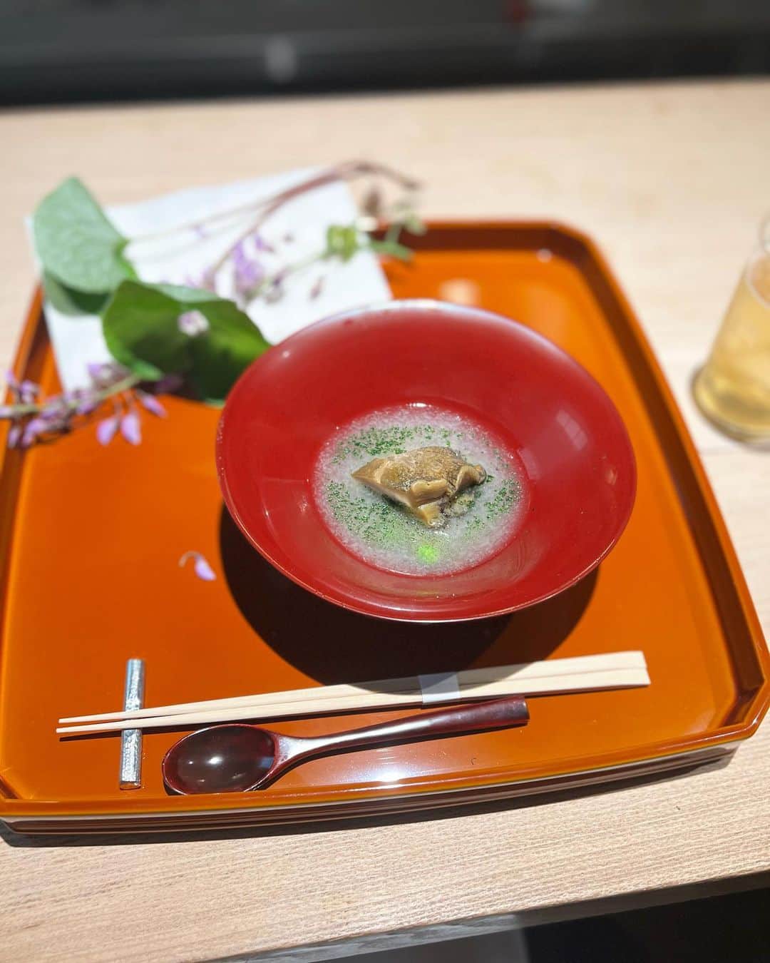 Nahoさんのインスタグラム写真 - (NahoInstagram)「* お料理教室特別会in Kyto ❤️  杦 SENさんにて...  特別に少し料理長からのレッスンがあり、その後通常コースのお食事もいただき... 至福の時間でした🤲🤍  どれも本当に美味しかった😩 先生、貴重な機会をありがとうございました🙇‍♀️ @hibisaisai   #京都杦　#杦 #SEN #お料理教室」6月5日 20時10分 - naho_417