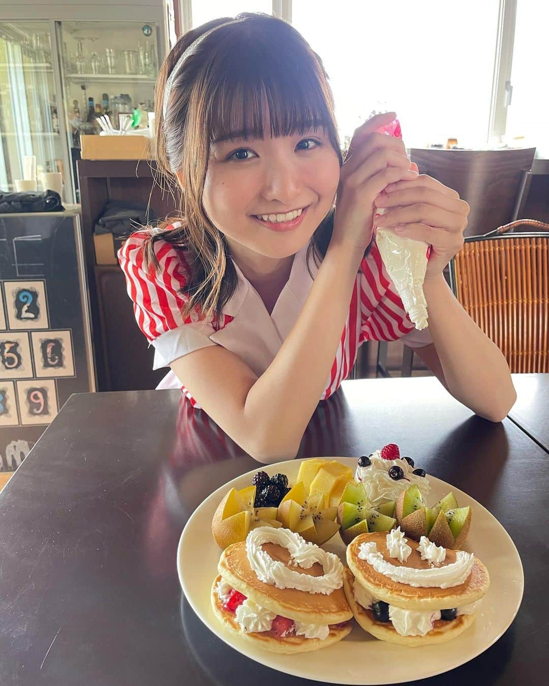 倉沢しえりのインスタグラム：「＊... 召し上がれ〜🧁」