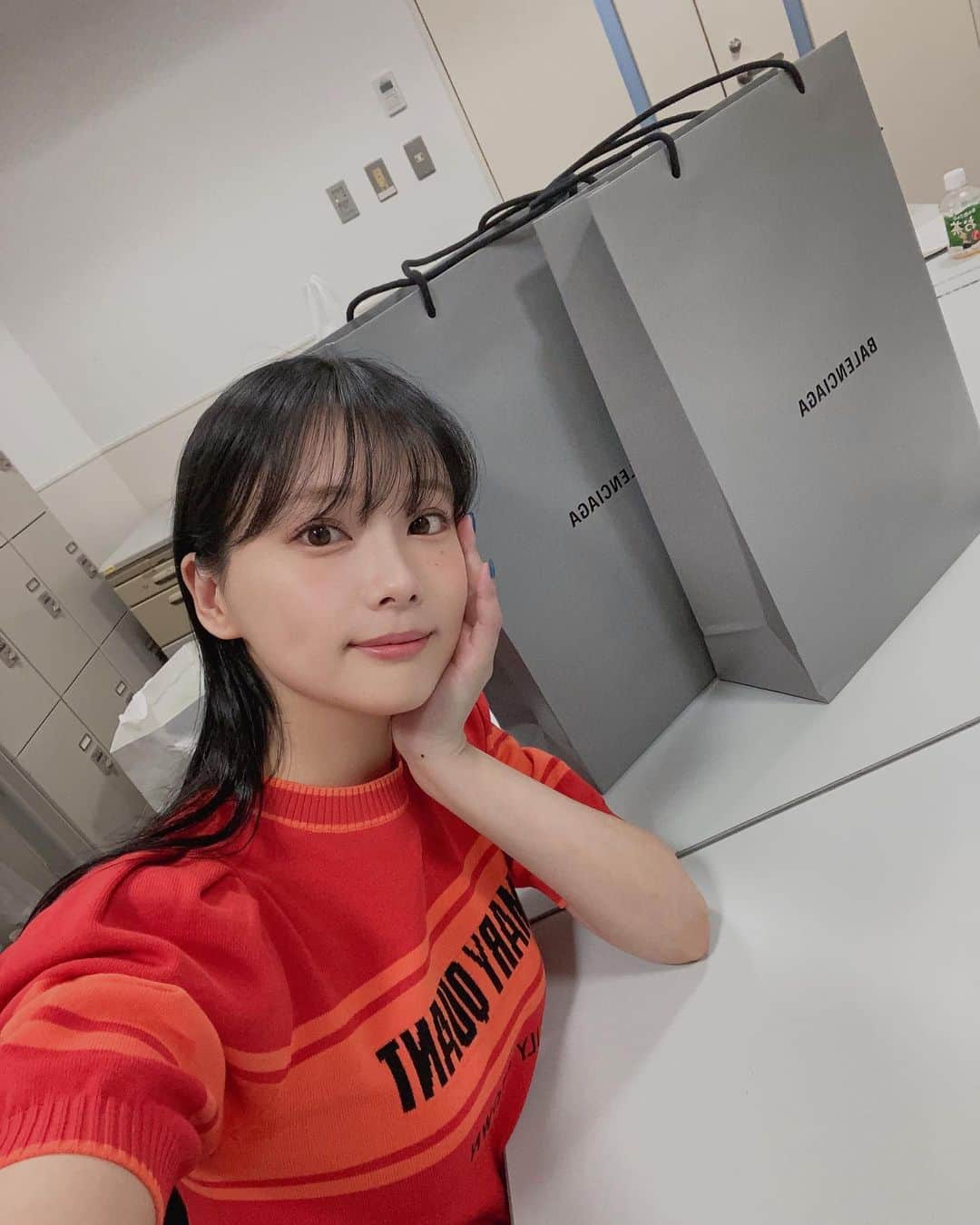 株式会社アヴィラのインスタグラム：「重盛さと美、6/7(水)21:00〜22:00→NTV「上田と女が吠える夜」に出演します！ #重盛さと美 #日本テレビ #ntv #上田と女が吠える夜 #balenciaga」