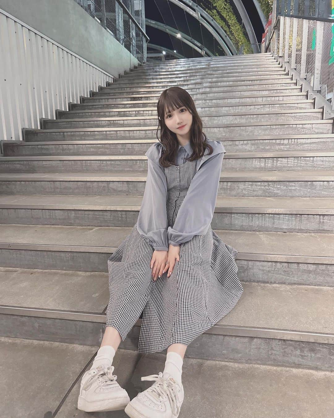 のインスタグラム：「フォロワーさん2.2万人 ありがとう ₍ ..̮ ₎   インスタはTwitterと比べてプライベートを意識して投稿とかしてる💭  インスタもっと頑張るので 日頃のいいねとコメントよろしくね＾＾  #宮下パーク #渋谷#olivedesolive #merry jenny#nike#instagood」