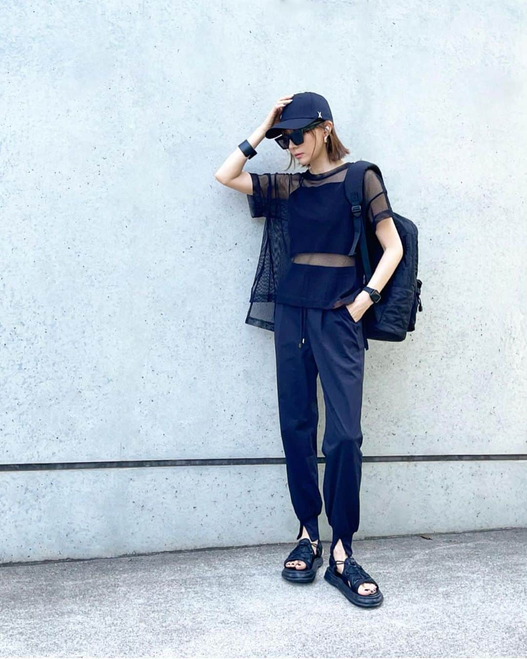 puu326さんのインスタグラム写真 - (puu326Instagram)「#全身プチプラ #ワントーンコーデ   camisole…@gu_global#gu tops…@grshimamura#shimamura  bottom…@hiraki_official#hiraki bag…@grl_official#grl @chanelofficial  sandal…@uricca_official#uricca  楽天ランキング1位獲得の スポサン履いてみた🏆✨  厚底で脚長効果抜群🎶 軽くて履き心地が良いから 旅行にも良さそう👏🏻  クーポンで半額になるよ😍 ストーリーから☑︎してみてね❣️  #ジーユー購入品 #ジーユーコーデ #グレイル #グレイル購入品 #グレイルコーデ #しまむら購入品 #しまむらコーデ #ヒラキ #ウリッカ#uriccaコーデ#シャネルバッグ #キャップコーデ#バザール #高身長女子コーデ #海外ファッション #プチプラ高見えコーデ #大人カジュアル #カジュアルファッション #スポサンコーデ #ブラックコーデ」6月5日 20時29分 - puu326