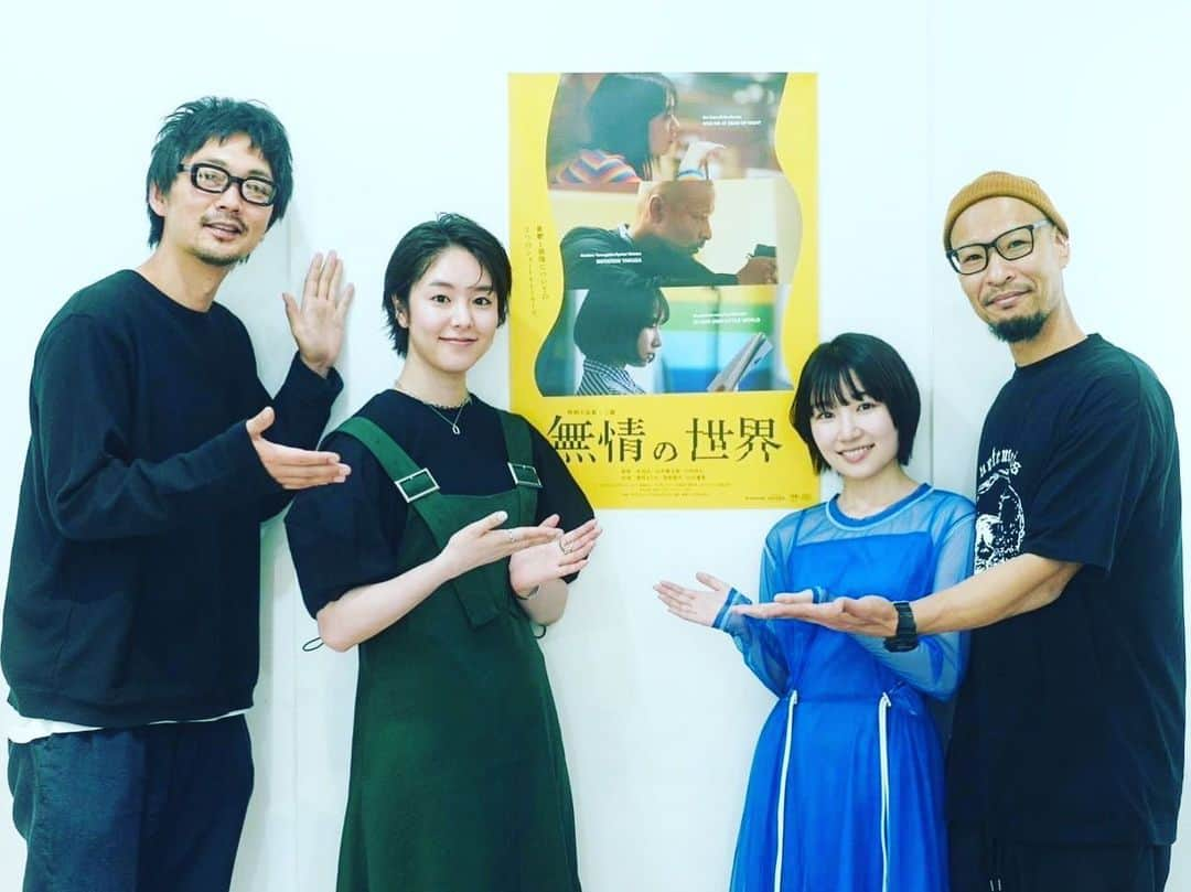 小林且弥さんのインスタグラム写真 - (小林且弥Instagram)「『無情の世界』御三方の取材の合間に素知らぬ顔して写真に入り込んでみました。  宣伝です。  ↓以下、詳細です。  お待ちしてます。  ▶︎舞台挨拶第一弾決定！   いよいよ6/23(金)より映画小品集『無情の世界』が新宿シネマカリテで公開されます。 公開記念として、上映2日目となる6/24(土)に第一弾舞台挨拶を実施することが決定しました。 それぞれの短編の監督と主演俳優の６名が大集結するまたとない機会。 皆さまのご来場をお待ちしております！  【日時】 6月24日(土) 18時の回・上映後 （※舞台挨拶は30分程度を予定しております。）  【登壇者】  ＜sec1＞『真夜中のキッス』より #唐田えりか （主演）、 #佐向大 （監督）   ＜sec2＞『イミテーション・ヤクザ』より #渡部龍平 （主演・原案）、 #山岸謙太郎 （監督）   ＜sec3＞『あなたと私の二人だけの世界』より #白石優愛 （主演）、 #小村昌士 （監督）  【料金】 2,000円均一／全席指定  ※無料鑑賞券(招待券)は使用不可 ※特別興行につき、株主優待券（証）株主優待割引・招待券はご使用になれません。  【発売日】 ・インターネット販売：6/22（木）AM 0：00　より （新宿シネマカリテ公式サイトのオンラインチケットフォームにて） ・劇場窓口：6/22（木）開場時間より  #新宿シネマカリテ #無情の世界 #6月24日 #舞台挨拶 @studio_nayura」6月5日 20時32分 - kobakatsu_1210