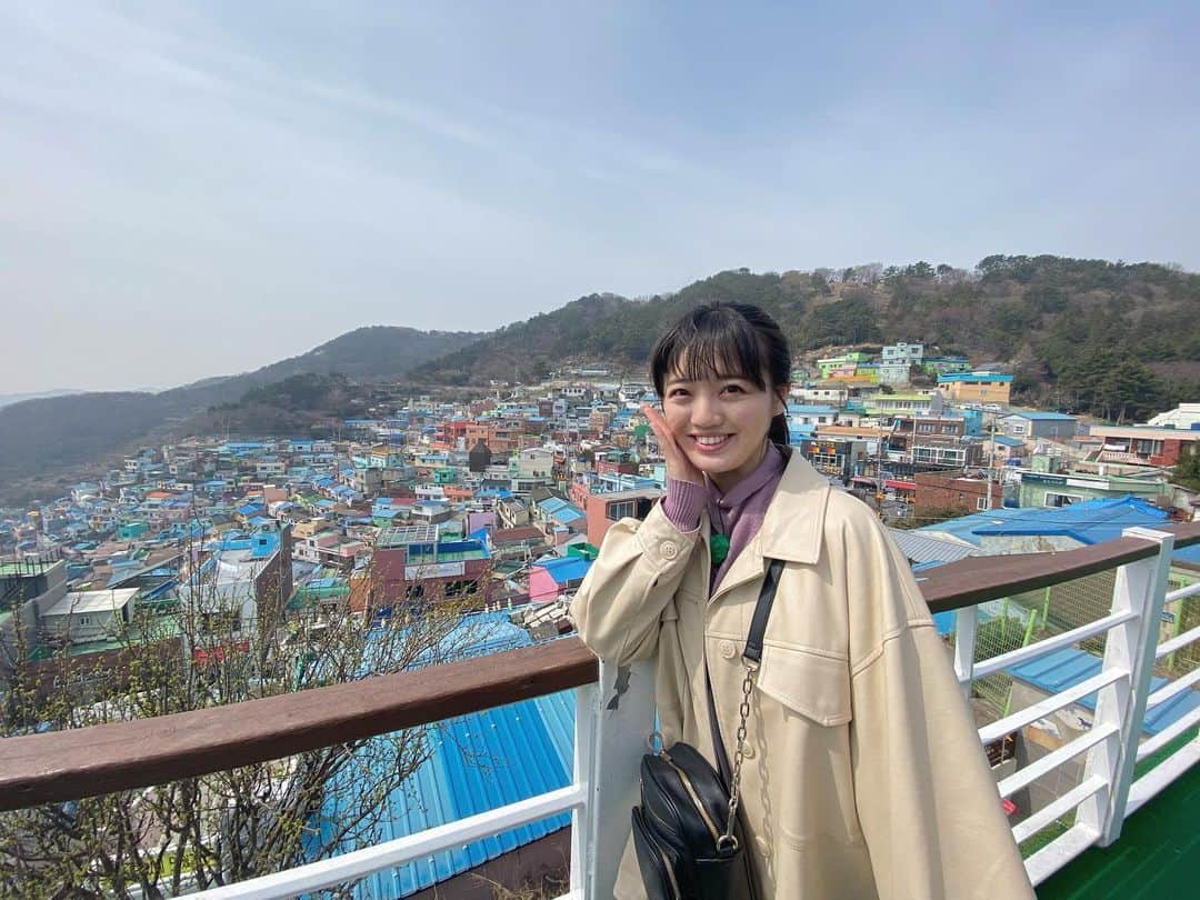 のインスタグラム：「* 韓国にロケで行った時に カラフルな街並みが見える場所や 海の上を歩ける展望所に行ったり たくさん楽しめました！✨️  絵本の世界に入り込んだみたいで めっちゃ可愛かったし、 海はいろんな物が見えたよ〜🫶🏻🫧  また韓国行きたいな〜♪  #韓国 #釜山 #한국 #부산 #展望台 #甘川洞文化村 #韓国観光 #釜山観光 #GuuGoo #YouTube #followme #99line」