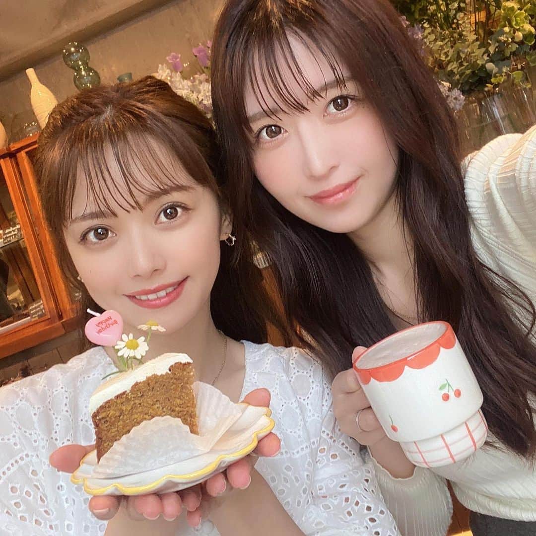 ぴちゅのインスタグラム：「😚💗画像ダブルタップ♥️コメント✍🏻保存の3点、大変嬉しいです！ .  絵文字のみのコメントも是非です。返信させて下さい！  皆さまお花はお好きですか❓❓❓ コメントఽ✍🏻で教えて下さい！  . .  大好きな妹ちゃんとの写真です😚💗  過去の投稿にもありますように 何年も何年も誕生日お祝いさせてもらえるの本当に幸せで嬉しいことです。。。  色々調べていた時にお花🌸の可愛いカフェを見つけて 初めて行きました！そこでずっと止まらずトーク🙈 一緒にいて楽だし楽しいし話がつきません！ 夜まで一緒です☺️  お店のスタッフ様、誕生日のピックなど 相談させていただきますありがとうございました🥺可愛い…！  夜のご飯も美味しくて、以前ストーリーさせていただきましたがまた載せさせてください！  早くまた会いたいぞおお！！🫶🫶  . .  本日もこんな私の奇跡の一枚、別人のモリモリ画像と テキストを見て下さり誠にありがとうございました…！  いつも沢山のいいね＆コメント＆保存 大変感謝しております…。  . .  *****************🙇🏻‍♀️自己紹介🙇🏻‍♀️***************** ・名前：実物どぶねずみ　ぴちゅ  ・仕事 ①地上波やABEMA等の番組キャスティング （"オオカミには騙されない"含む恋愛番組、バラエティ、  ドラマ、特番等）、 主題歌、SNS企画のキャスティング ②動画系SNS全体責任者（TikTok等）、SNS企画考案 ③外部企業顧問 ④外部企業SNSマーケコンサル（数社） （③④は社内許可いただいております）  ・会社：AbemaTV、CyberAgent社員  ・600万再生／計150Ｋフォロワー →tiktokのidもpichu921です、フォローぜひです。 ・ネット上胡散臭いです ・無所属（ご依頼、お仕事相談など何でもDMぜひです。）  ※仕事内容、経歴、表彰系は @pichu921 のプロフ＆  その真下のリンクをタップ→上部の「もっと見る」  をタップして見ていただけると嬉しいです。 ************************************************  . .  ※早いコメントは勝手に順位コメントを返信させていただいております。 ※通知はプロフ右上のベルマーク🔔内全てチェックで届きます。 ※いいねして下さった方の投稿を たまにいいねさせていただいております…🙇‍♀️㊙️ Please double tap the image&comments! 좋군,댓글,기다릴게요! 너무 기뻐요!"不错"还有"评语"我会等你的!」