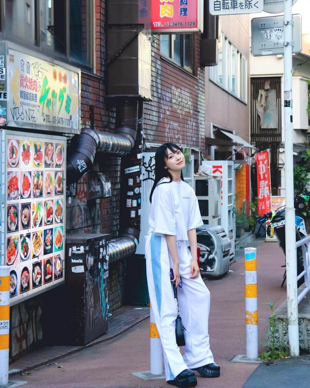 中川紅葉さんのインスタグラム写真 - (中川紅葉Instagram)「韓国で最後まで迷って結局買ったパンツ、よき🐋最後はどうしたんですかね  Photo by mom  #くれはふく」6月5日 20時40分 - kureha_nakagawa