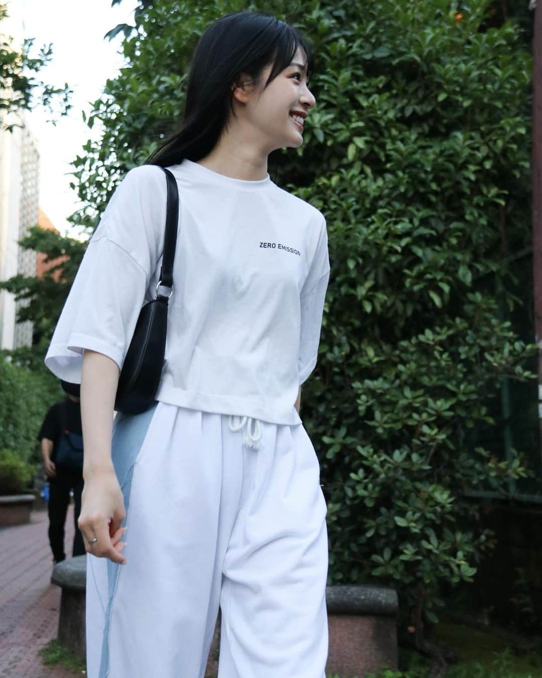 中川紅葉さんのインスタグラム写真 - (中川紅葉Instagram)「韓国で最後まで迷って結局買ったパンツ、よき🐋最後はどうしたんですかね  Photo by mom  #くれはふく」6月5日 20時40分 - kureha_nakagawa