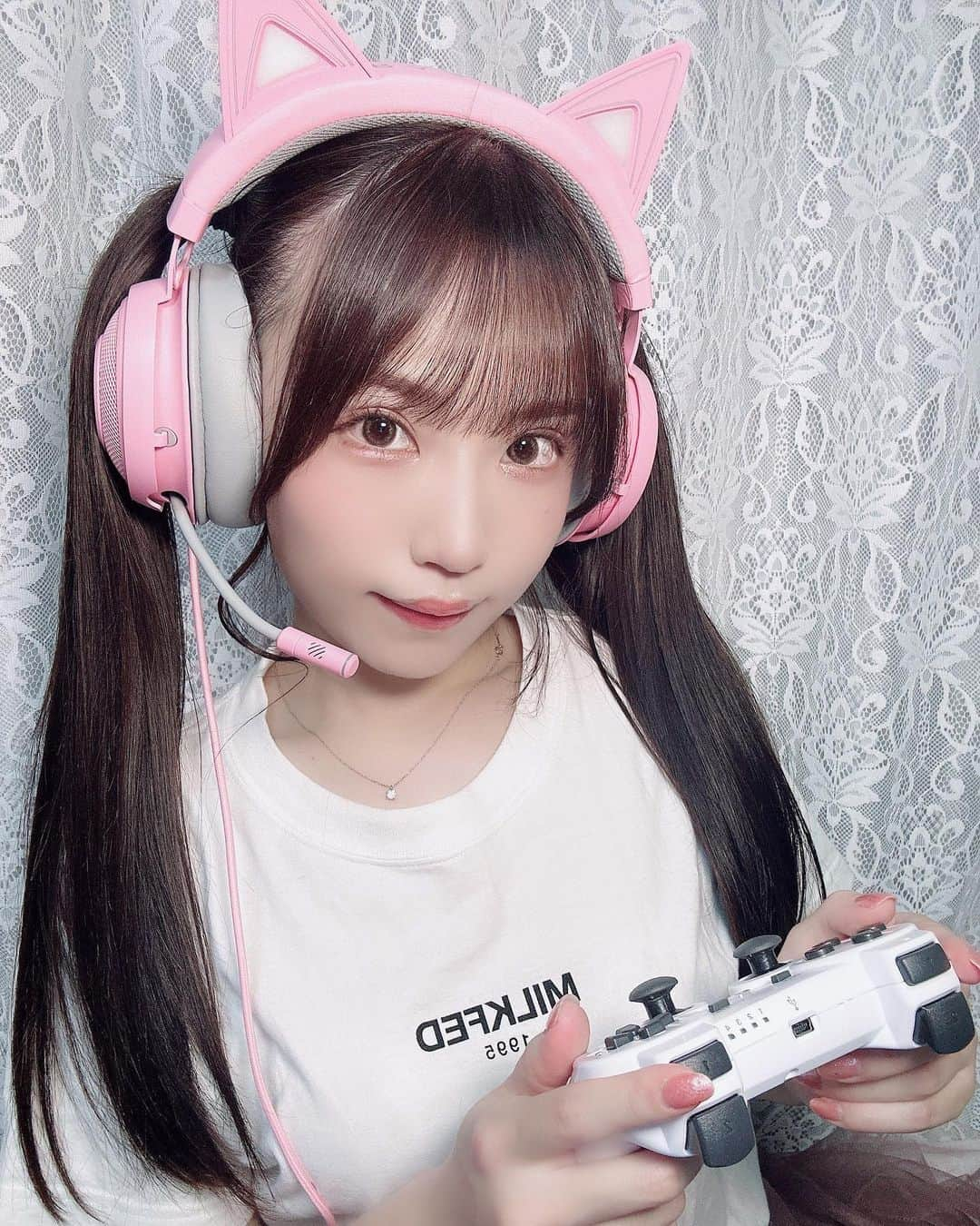 城崎ひまりのインスタグラム：「モンハンちよ〜〜〜🎮 ちなみにひまはウルクスス装備のハンマー使い🐰(完全見た目重視) . . . . . #東京#ファッション#可愛い#かわいい#follow#フォローミー#自撮り#可愛い女の子#かわいい女の子#アイドル#girl#idol#kawaii#kawaiigirl#kawaiifashion#followme#cosplay#cosplayer#cosplaygirl#cosplayers#コスプレ#コスプレイヤー#コスプレ女子#猫耳ヘッドホン#ゲーム#アイドル#girl#idol#kawaii#kawaiigirl#kawaiifashion#followme」