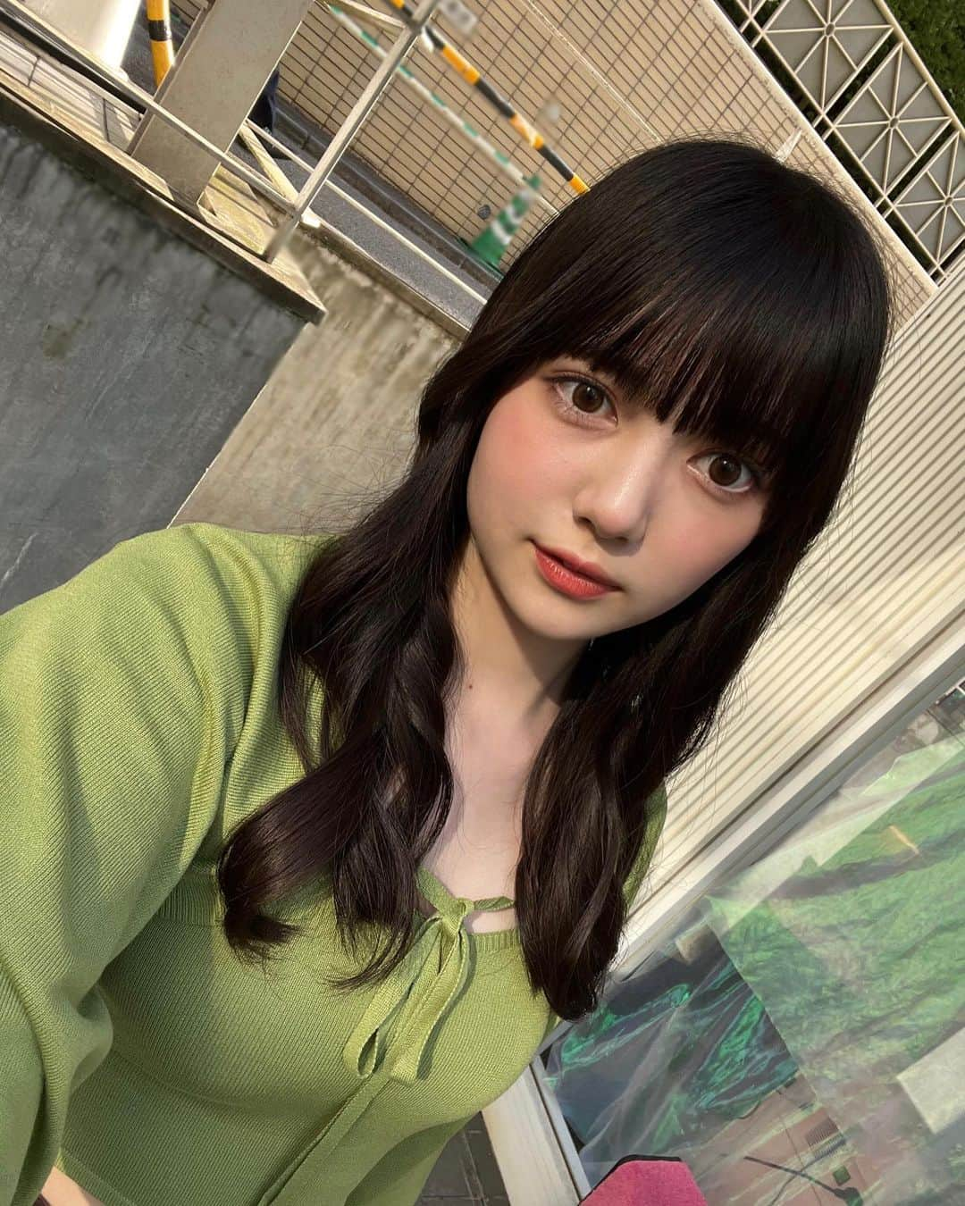 菅井純愛さんのインスタグラム写真 - (菅井純愛Instagram)「・  まきがみもすきでしょ🧃   #06  #06년생  #06line  #16yearsold  #173cm  #巻き髪  #ヘアアレンジ  #光盛れ  #自撮り  #selfie  #japangirl  #japanesegirl  #ファッション  #fashion  #韓国ファッション  #koreanfashion  #高校生  #高身長女子  #jk  #jk2  #sjk  #고등학생  #셀카  #오오티디  #패션  #메이크업  #pinkmakeup  #ootd  #ootdfashion  #일본여자」6月5日 20時51分 - aria_sugai