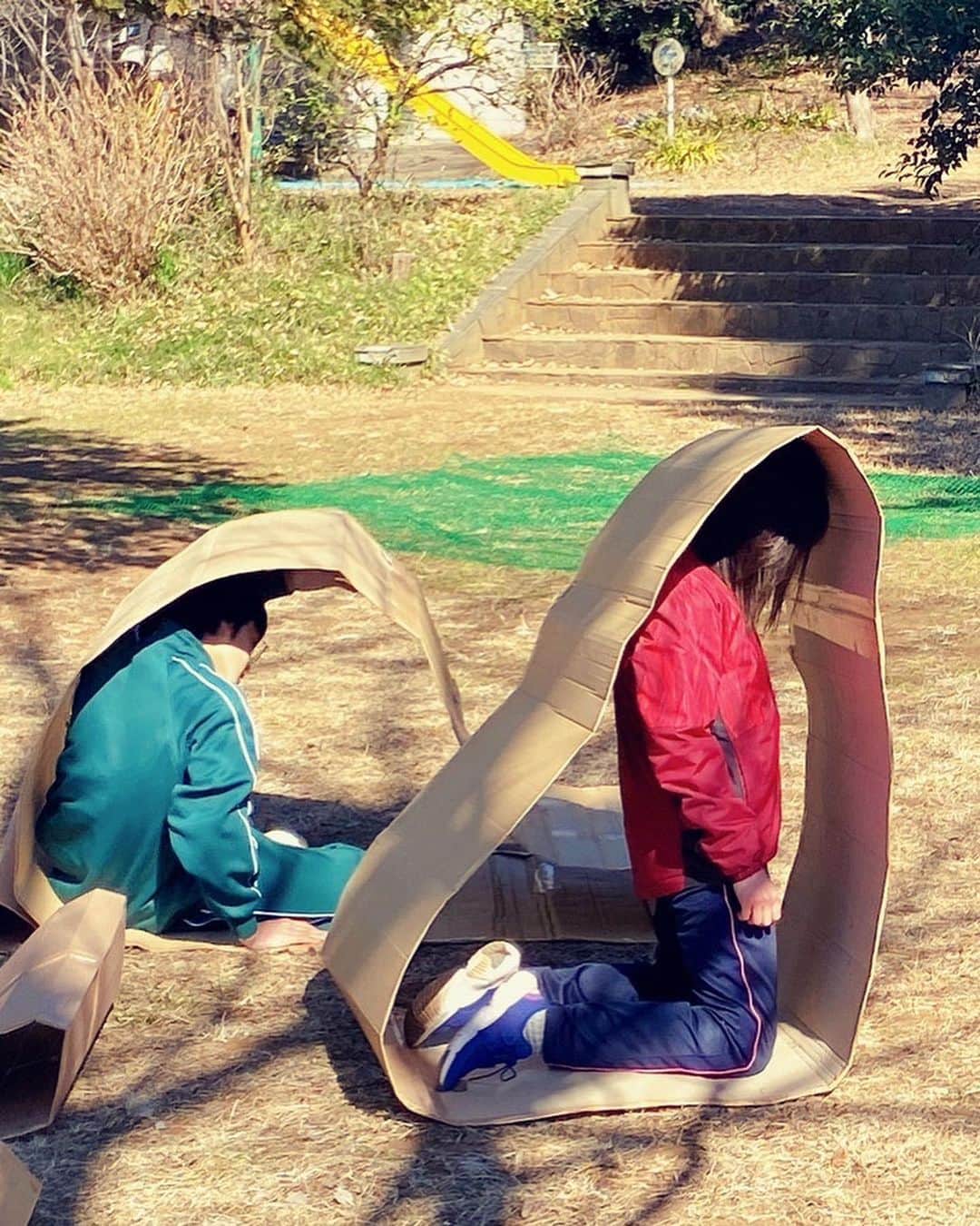 平祐奈のインスタグラム：「🤼‍♀️💚🩷 この競技名前なんだっけ、、 忘れたけどほんまにしんどかった、、笑  みんなもやったことある？  珍しく外ロケ楽しかったなぁ🤭  今夜も22:30からみてね！ BS松竹東急『半熟ファミリア』」