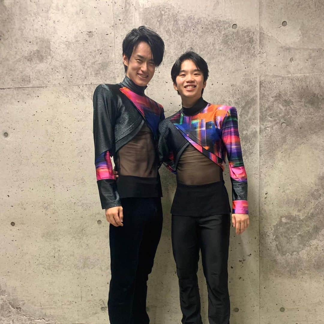 友野一希さんのインスタグラム写真 - (友野一希Instagram)「. Fantasy on Ice 2023  幕張・宮城公演  初めての出演、本当にあっという間で夢のような時間でした。 コラボナンバーではDA PUMPのISSAさんによる 紡 -TSUMUGI-を滑らせていただきました。 ISSAさんの歌声に乗せて滑ることができ本当に幸せな時間でした。 久しぶりのbillsもいかがだったでしょうか！？ 幕張・宮城出張編も最高でした！  とにかくFaOI最高！ 今後も沢山出演できるよう頑張りたいと思います💪  本当にありがとうございました  #ISSAさん #KIMIさん  #ファンタジーオンアイス2023 #ファンタジーオンアイス2023幕張  #ファンタジーオンアイス2023宮城  #fantasyonice  #fantasyonice2023 #faoi」6月5日 21時05分 - k0515ki