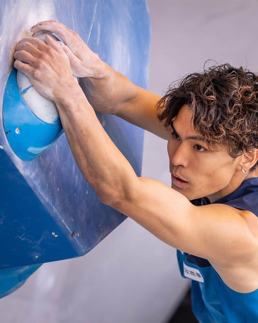 楢崎智亜のインスタグラム：「WORLDCUP Praha🇨🇿 I was 10th place at the semi, I missed  going to the Final. I felt that it was difficult to keep good condition in every times. But, I have two more chance so I’ll keep going!🔥  WORLDCUP プラハ大会🇨🇿 準決勝で思うようなパフォーマンスが出来ず決勝を逃してしまいました。全ての大会でベストを出し切ることが難しいと改めて感じます。  今シーズンのWORLDCUPはあと2戦。 次こそ納得のいくパフォーマンスがしたい🔥  photo by @janvirtphotography」