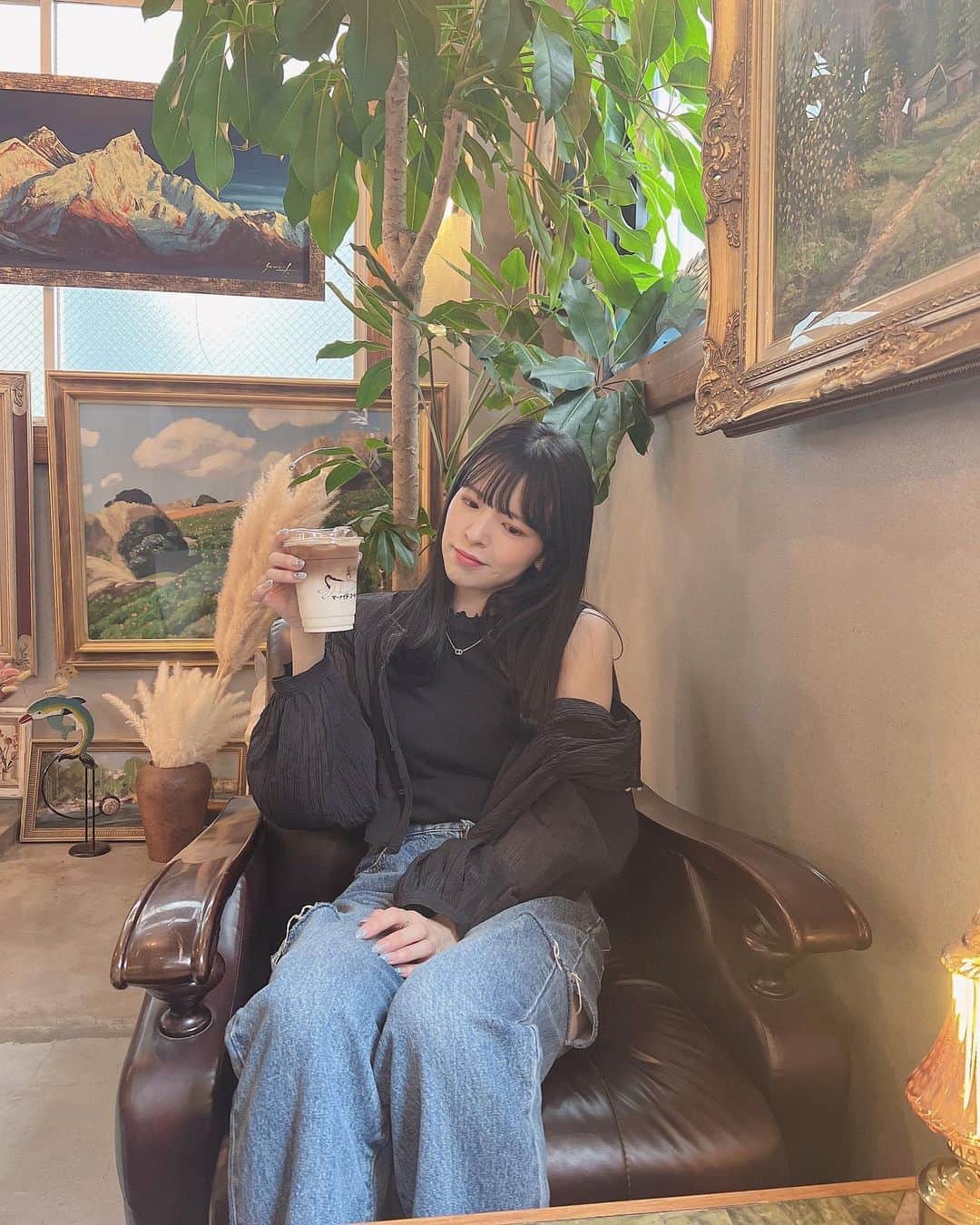 松崎博香のインスタグラム：「今日はめちゃくちゃ暑かったね🫠 みんな溶けてない？🫠 夏こわいなぁ🫠今年も暑いよね🫠 　 #池袋カフェ #池袋 #カフェ #instadaily #instagram #instagood #instalike #me #selfie #lll #love #ikebukuro #맞팔 #맞팔해요 #좋아요 #카페 #카페스타그램 #셀카 #셀피」