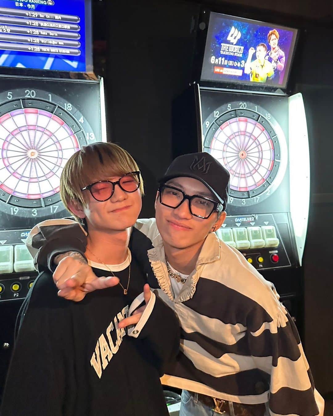 EZAKI YOSHIKIのインスタグラム：「そろそろ2人の曲聴きたいでしょ😶」