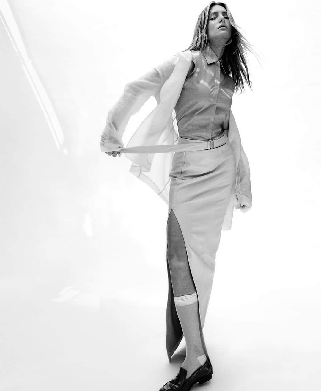 ヒューゴボスさんのインスタグラム写真 - (ヒューゴボスInstagram)「From runway glam to glossy editorial. #ValentinaFerrer is an unstoppable force of fashion, as seen in the pages of @Harperbazaarmx #BeYourOwnBOSS」6月5日 22時00分 - boss