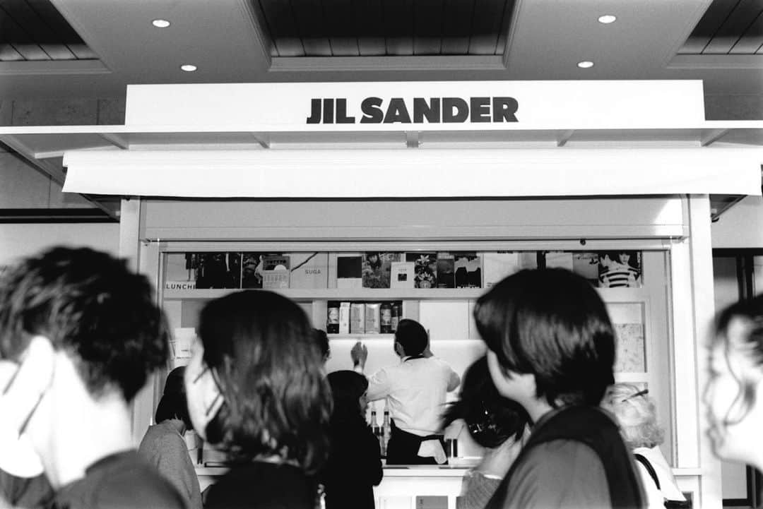 ジルサンダーのインスタグラム：「#JILSANDER KYOTO Kyoto Kiosk Project documented by Nikki McClarron  Discover the full story on jilsander.com  @nikkimcclarron  #JilSanderbyLucieandLukeMeier」