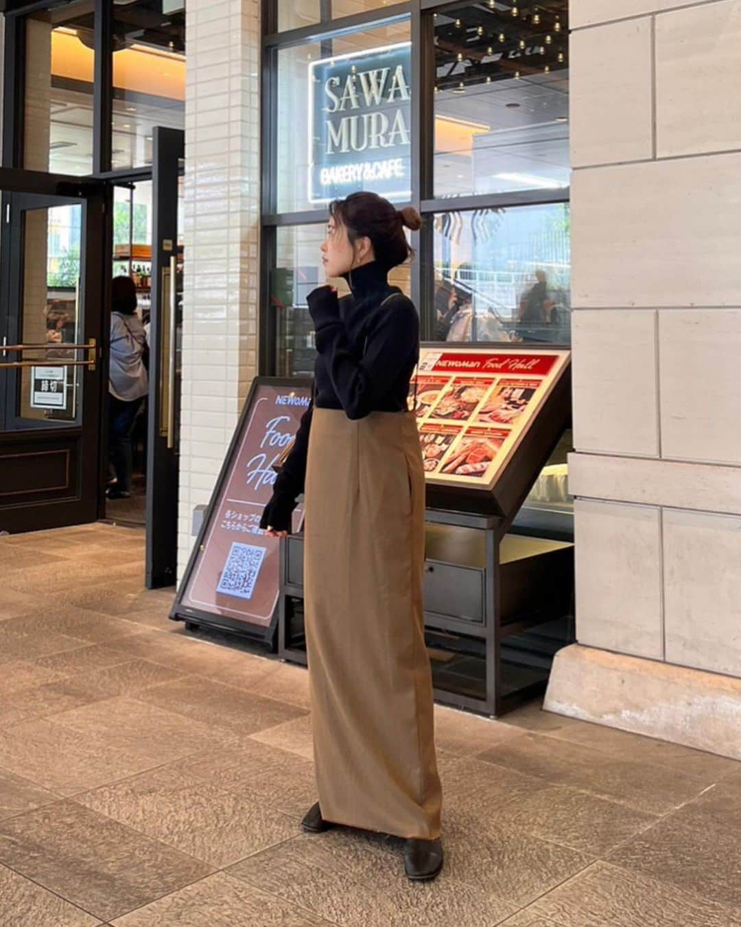 ETRÉ TOKYO ストアさんのインスタグラム写真 - (ETRÉ TOKYO ストアInstagram)「@etretokyo  【'23 Autumn Pre Order】 ㅤㅤㅤ ㅤㅤ #ETREカットオフサスロングスカート CAMEL / NAVY S.M size ¥29,700(tax in) ㅤㅤ  新宿スタッフ @etretokyo_yumi 150cm @etretokyo_maki 161cm @etretokyo_nami 167cm  ㅤㅤㅤ 着用カラー：CAMEL ㅤㅤㅤ  ┈┈┈┈┈┈┈┈┈┈┈┈┈┈┈  【INFORMATION】 ⁡ ⁡ ETRÉ TOKYOでは 秋の先行予約会を開催いたします。  -開催期間-  ◼️LUMINE SHINJUKU 6/8(thu) - 6/14(wed)  ◼️ONLINE STORE 6/8(thu)19:00 - 6/15(thu)11:59  ※予約受注会となります。 新宿店にてサンプルのご用意もございますので ご試着も可能です。 予約枠に上限がございます。  ※予約商品の画像はサンプルで撮影しております。 実際の製品とは仕様や素材、サイズや色味等が多少異なる場合がございます。  ※お電話でのご予約はできかねます。  ※ご予約後のキャンセルは致しかねます。 お支払いは後払いになります。  ※混雑時には入場制限及び試着点数 の制限を設けさせて頂きます。 また、混雑時にはお電話がつながりにくい 可能性がございます。  予めご了承ください。 ⁡ ⁡ ご理解、ご協力を賜りますよう 心よりお願い申し上げます。 ⁡ ⁡  ㅤㅤㅤ ㅤㅤㅤ 【LUMINE SHINJUKU STORE】 ETRÉ TOKYO ルミネ新宿2店 TEL：03-5989-0979 ー営業時間ー (平日、土日祝)11:00-21:00  ⁡ #etretokyo #etre  #fashion #etretokyoshinjuku #2023etre #etretokyo_staff_ootd #2023aw #受注会 #先行予約 #プレオーダー #スタッフコーディネート #スタッフスナップ #秋服コーデ #ルミネ新宿2 #アウターコーデ #ワントーンコーディネート #ガウンコート ⁡ ⁡ ㅤㅤㅤ -開催期間- ⁡ ⬛︎LUMINE SHINJUKU 3/16 (thu) - 3/22(wed) ⁡ ㅤㅤㅤ ※予約受注会となります。 新宿店にてサンプルのご用意もございますので ご試着も可能です。 ㅤㅤㅤㅤㅤ ※予約商品の画像はサンプルで撮影しております。」6月5日 20時00分 - etretokyo_store